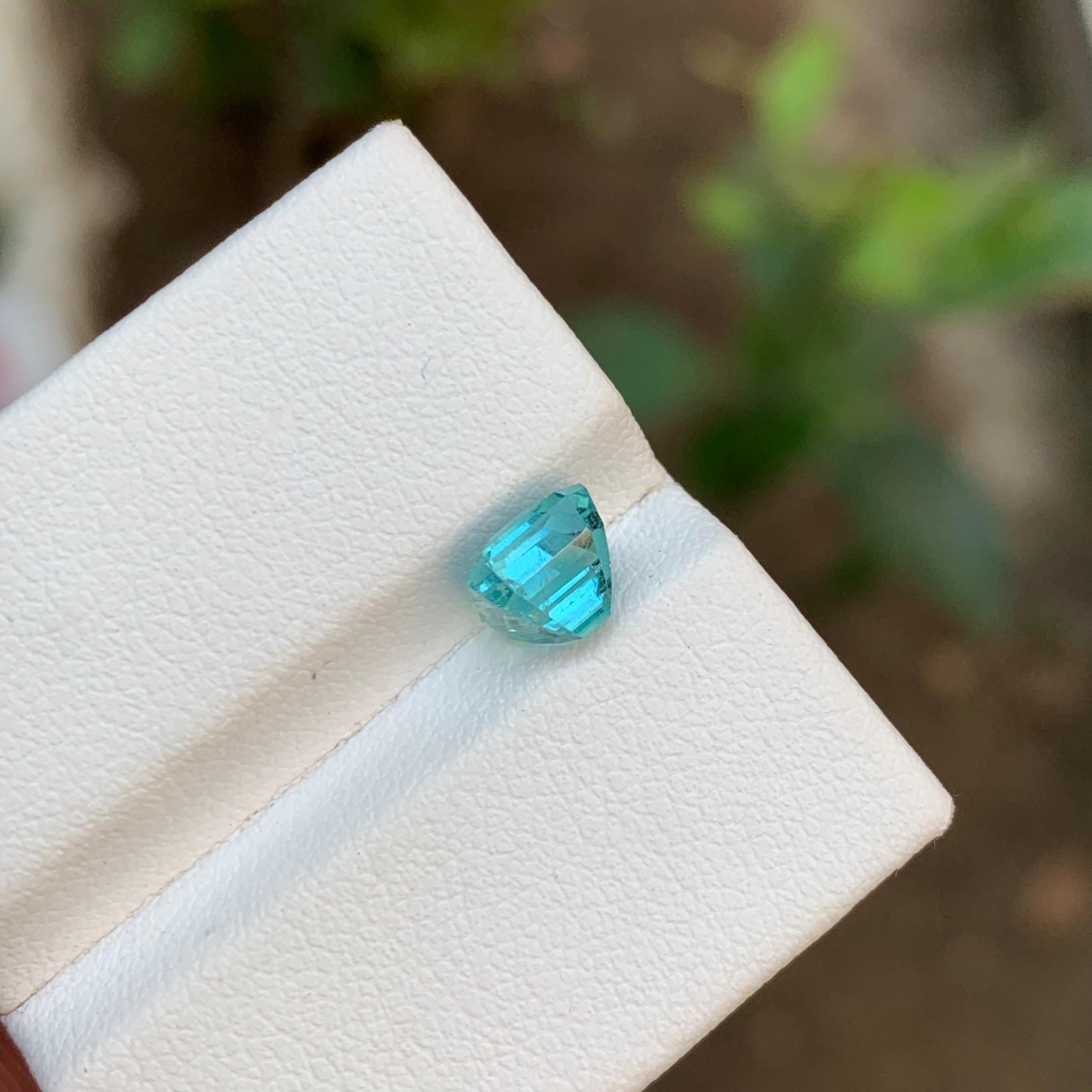 Rare Ice Neon Blue Natural Tourmaline Gemstone, 1.65 Ct Emerald Cut-Ring Jewelry en vente 2