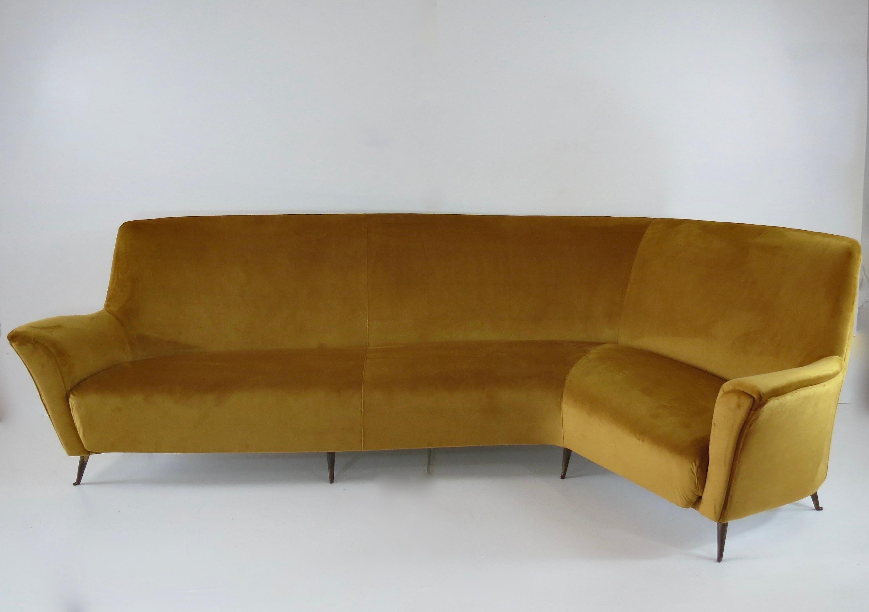 European Rare Ico & Luisa Parisi Large Gold Yellow Velvet Curved Sofa by Isa, circa 1952