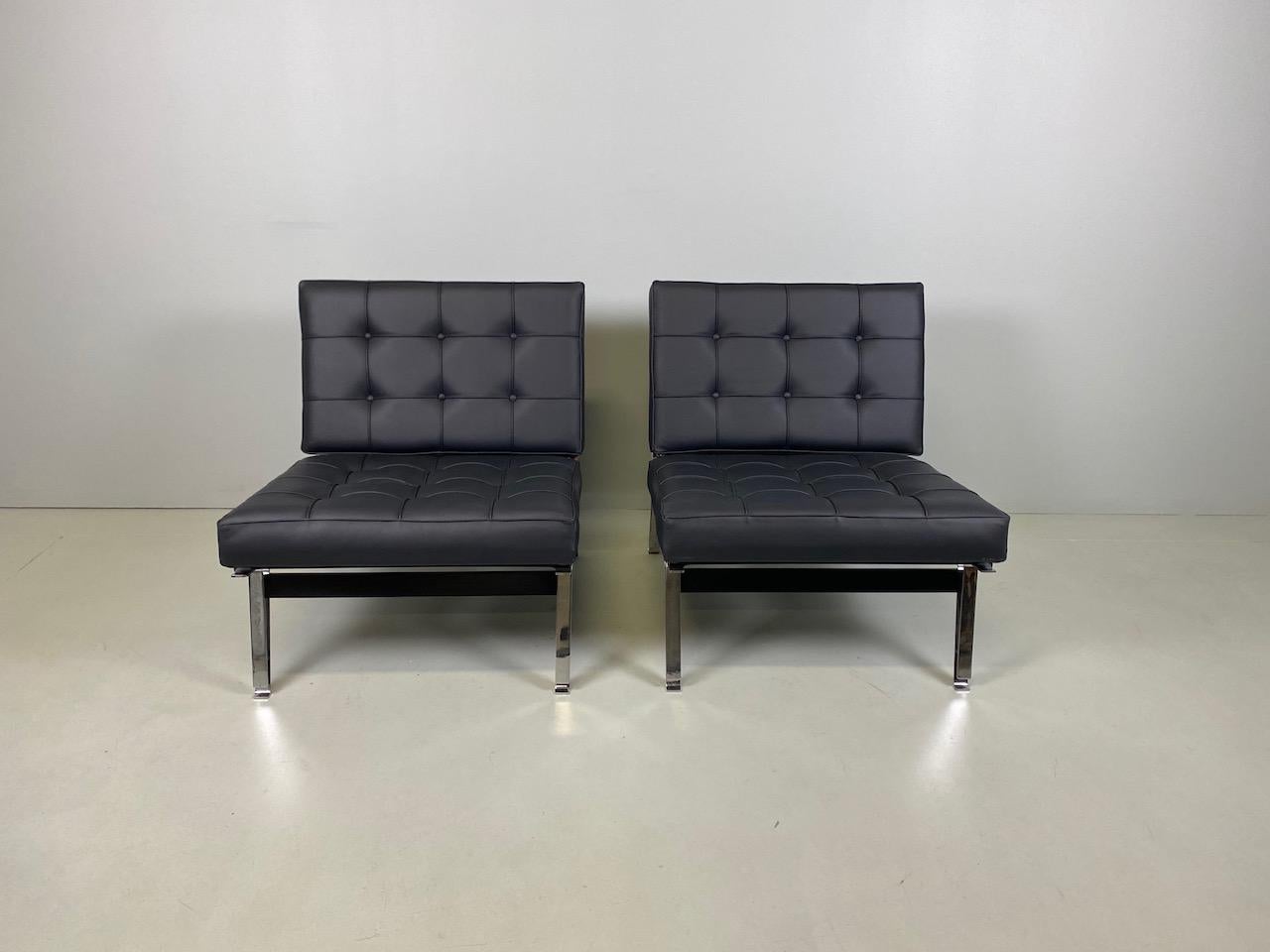Important pair of original 1957 Ico Parisi “856” lounge chairs finished in high quality leather, manufactured by Cassina, Meda (Milan), Italy.
Beautiful design with sculptural form super lightweight bent chromed steel frame with solid black walnut