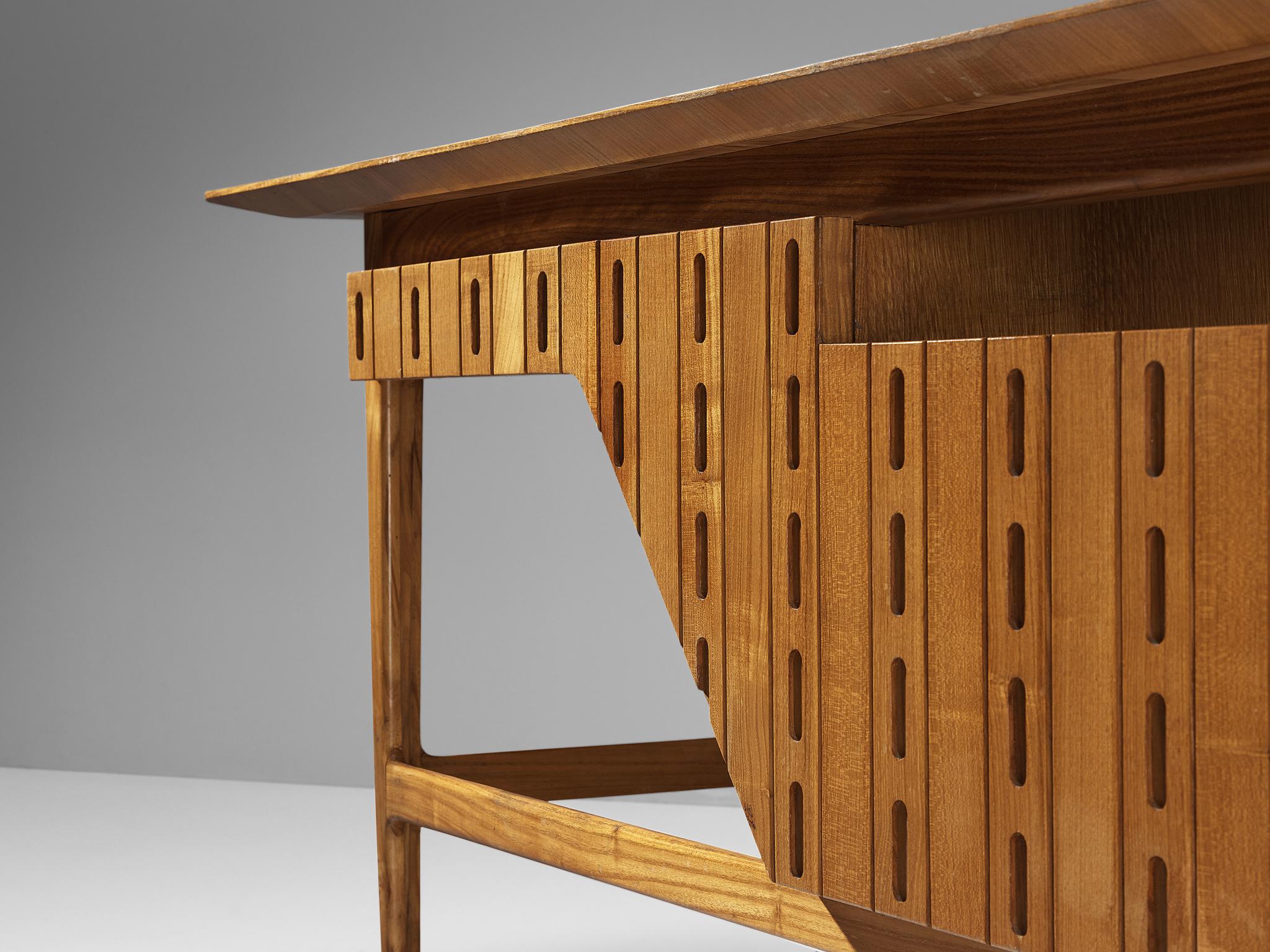 Seltener Ico Parisi-Schreibtisch aus Kastanienholz für Fratelli Rizzi  (Mitte des 20. Jahrhunderts) im Angebot