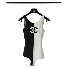 Seltene einteilige Chanel Bademode, klassische Passform im Stil der 90er Jahre, echtes Edelstein CC-Logo
