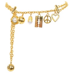 Rare et emblématique ceinture ou collier à breloques Moschino Redwall vintage en or massif