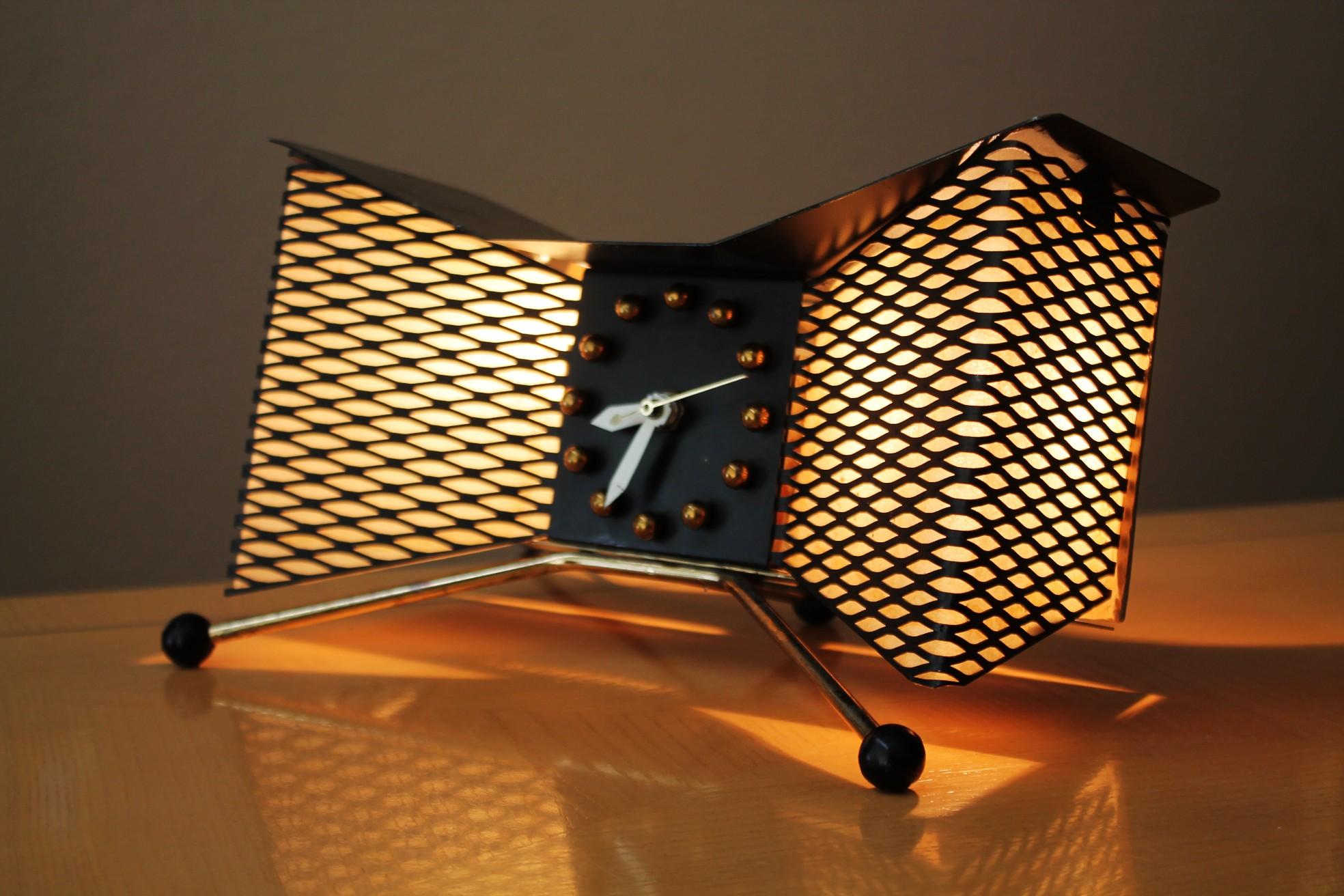 Snider Clock Lamp

Atomic Age Masterpiece!

With the 