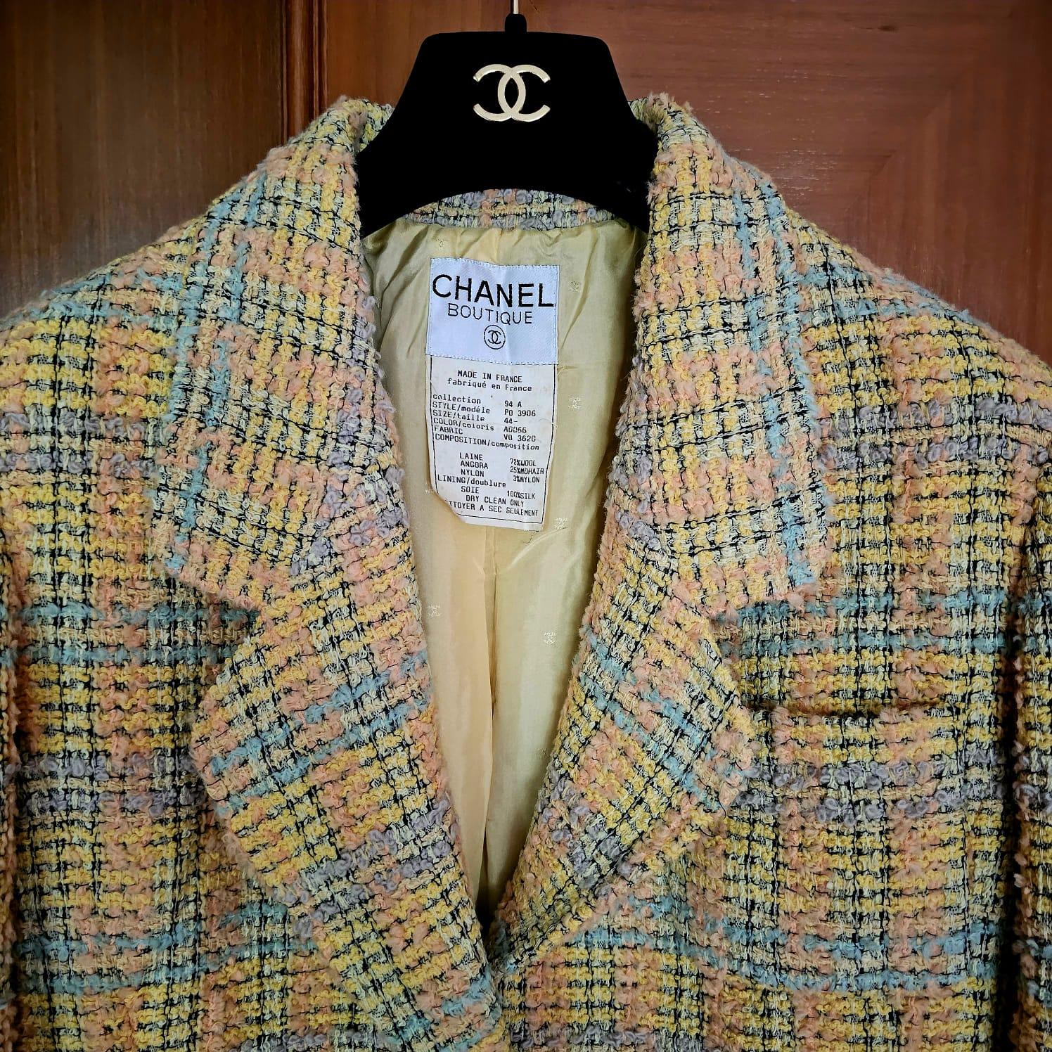 Rare Iconic Vintage 1994 Yellow Tweed CC Jacket For Sale 11