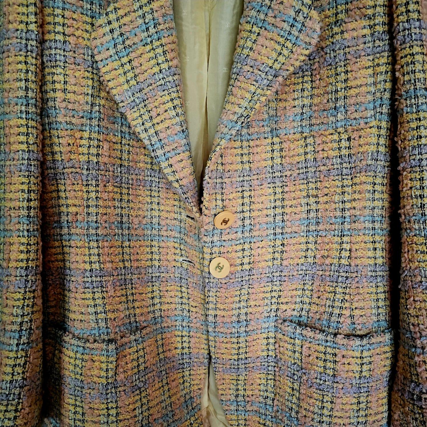 The iconic tweed jacket from 1994 collection. Beautiful condition overall, light yellowing on the lining due to age. Faint pulling on the tweed surface but nothing major. Comes as it is. Size FR 44.
