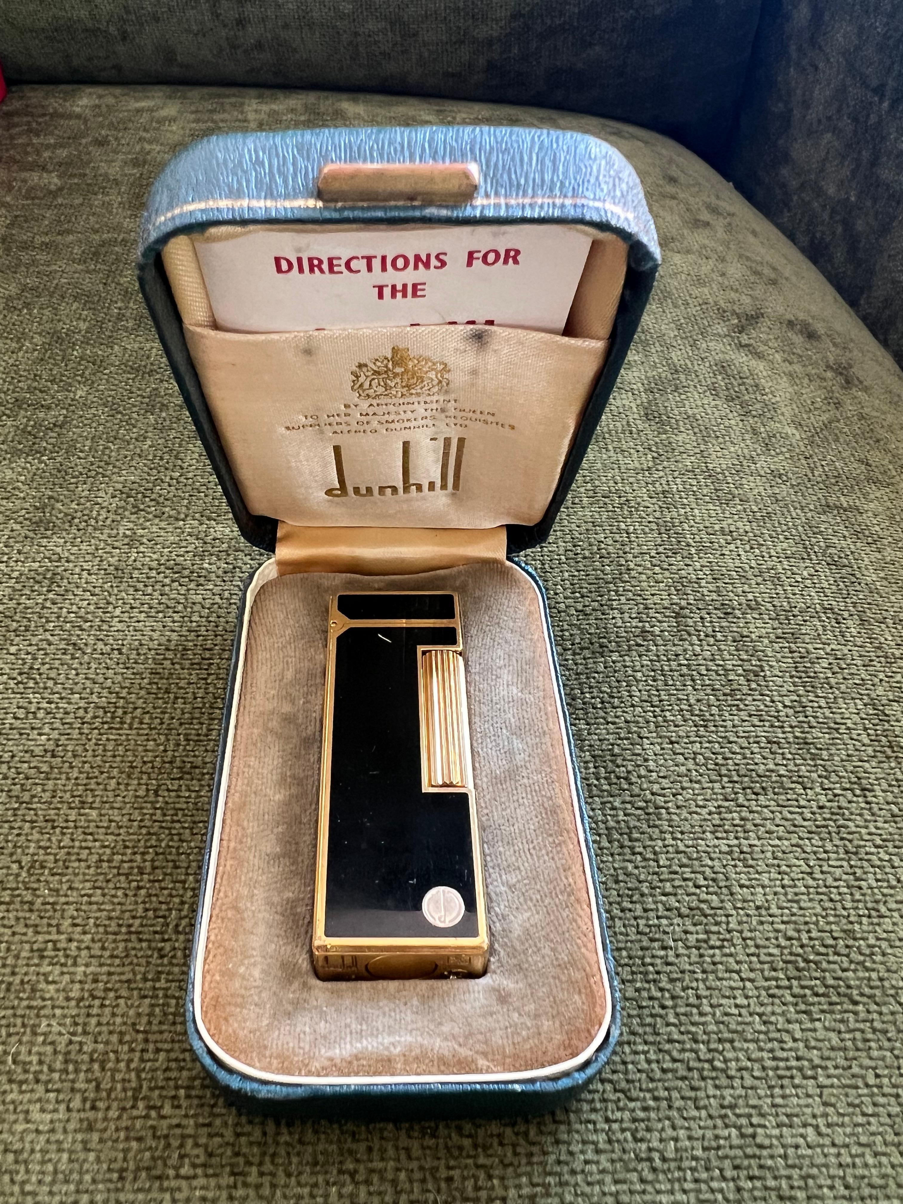 Raro e iconico accendino vintage Dunhill placcato in oro e lacca nera di produzione svizzera in vendita 5