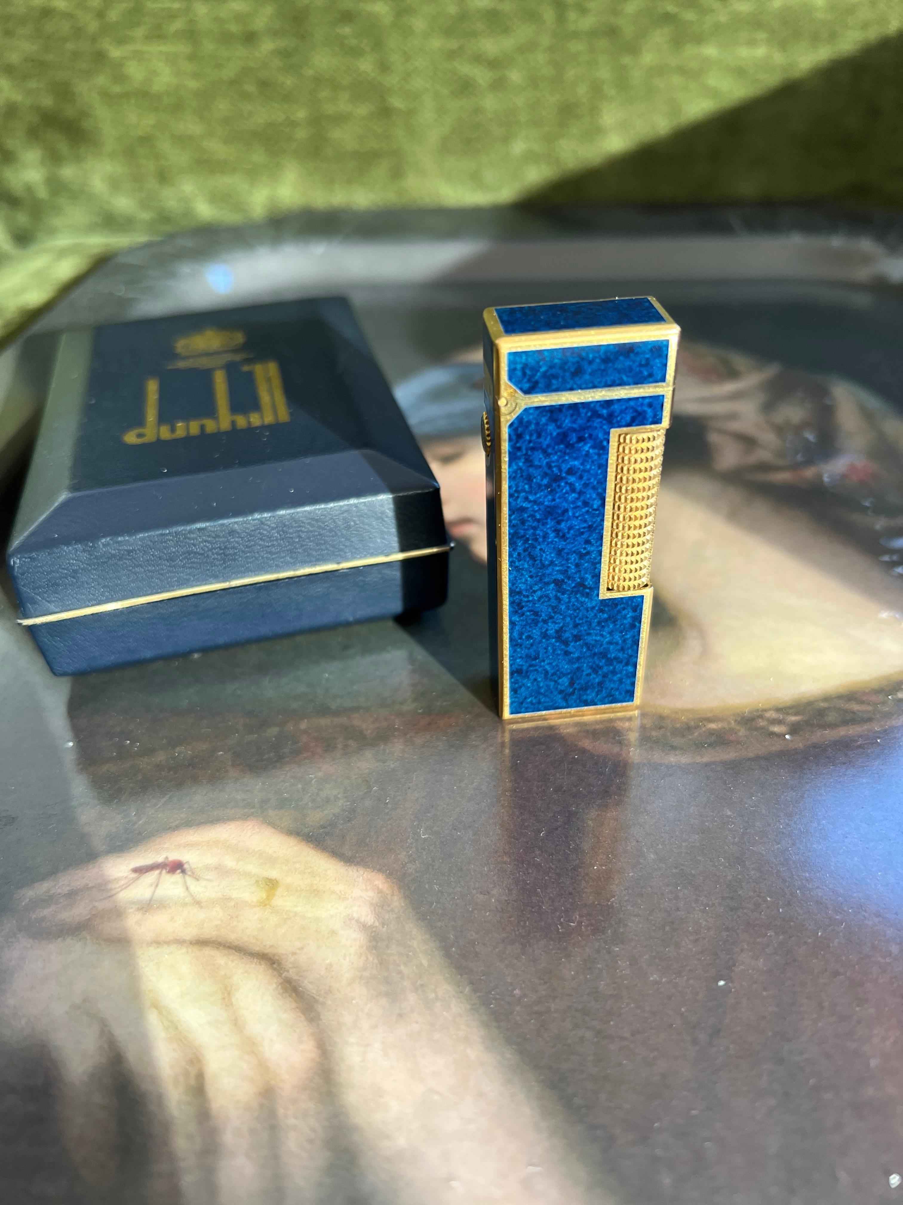Rare et emblématique briquet Dunhill vintage en laque de marbre bleu plaqué or de fabrication suisse en vente 1