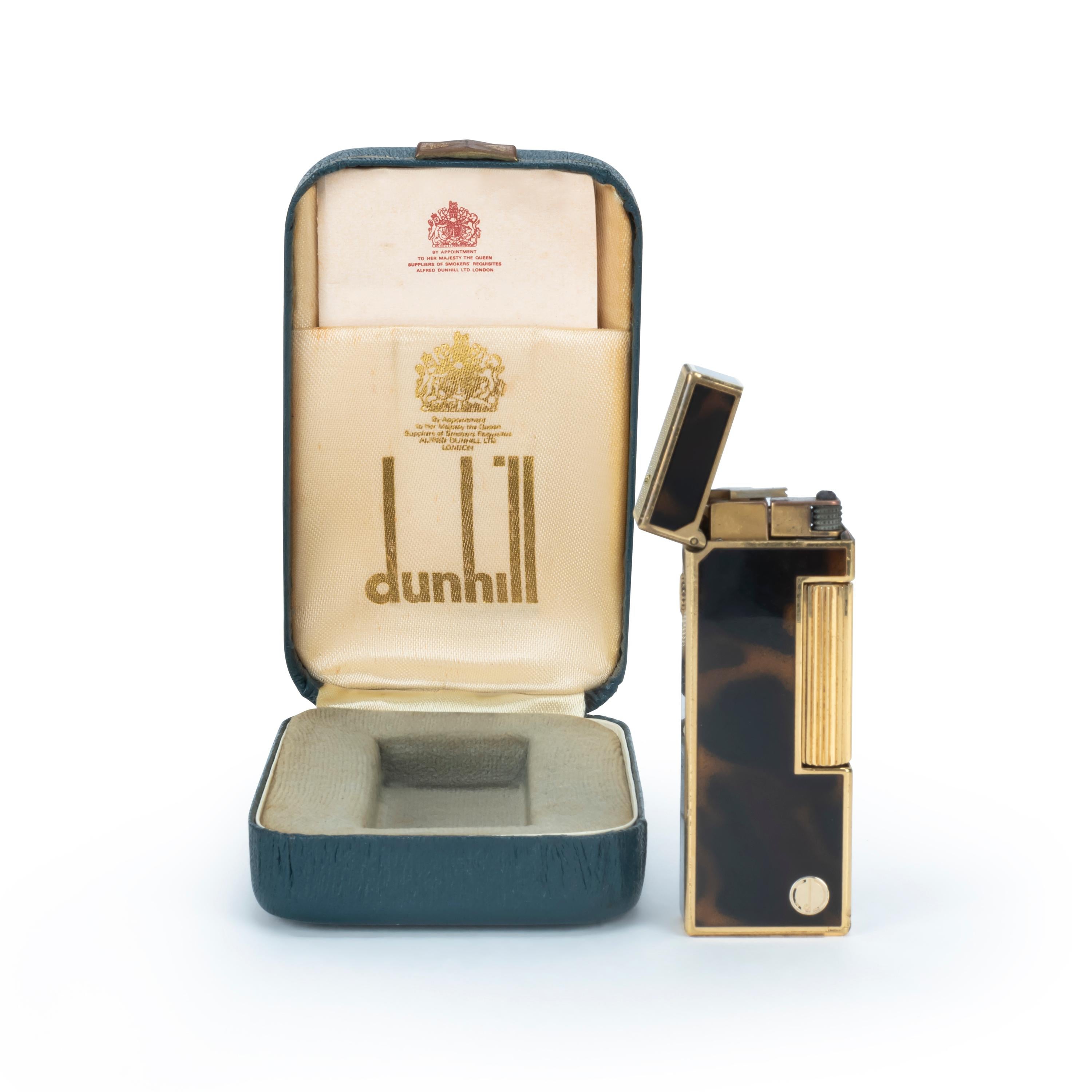 Rare Iconic Vintage and Elegant Dunhill Gold Plated and Dark Cognac Lacquer Swiss Made Lighter
Rare Vintage Dunhill gold plated and Cognac lacquer Swiss Made lighter In mint condition.
Works perfectly. 
Iconic and beautifully engineered piece with