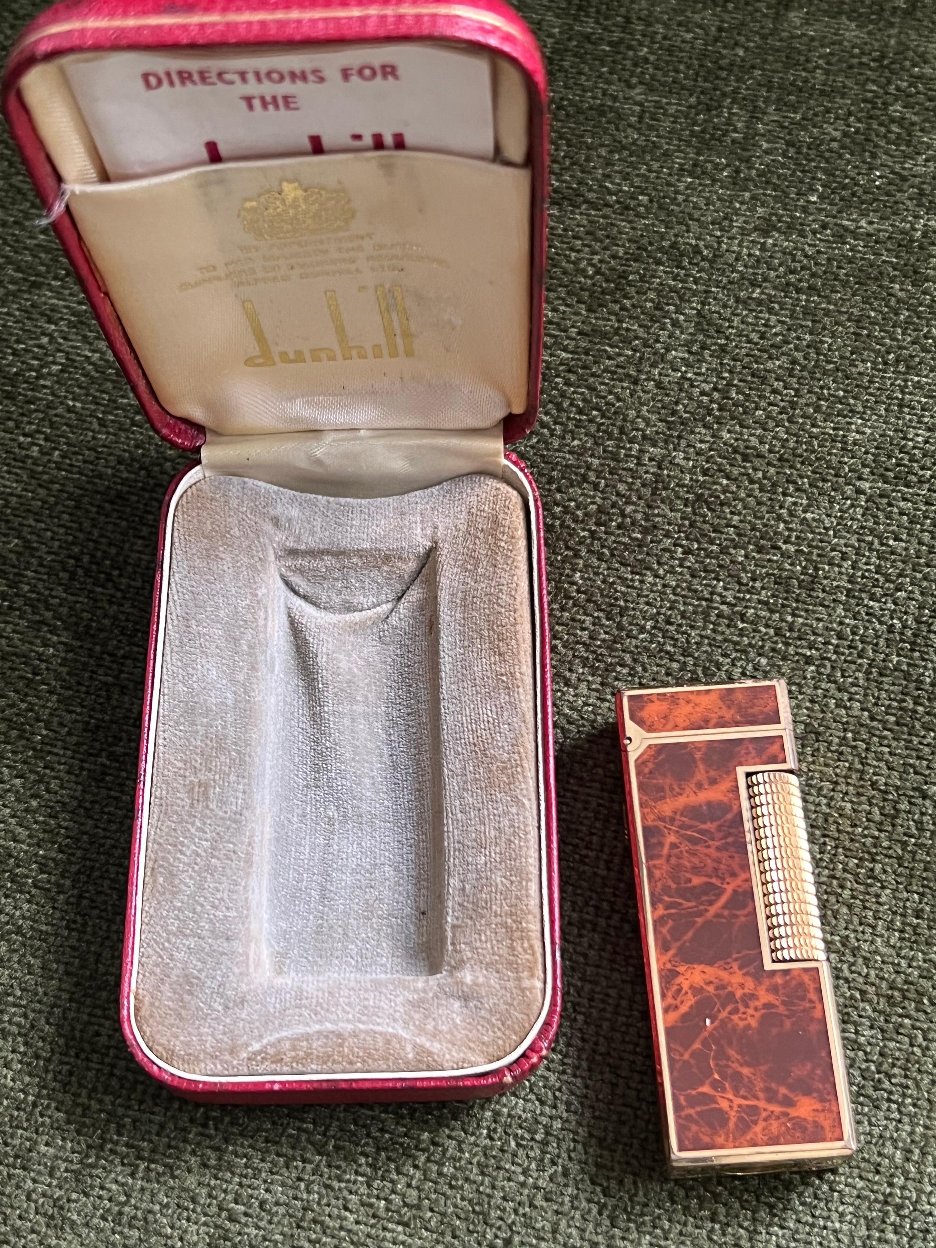 Raro e iconico accendino vintage Dunhill placcato in oro e lacca cognac di fabbricazione svizzera in vendita 6