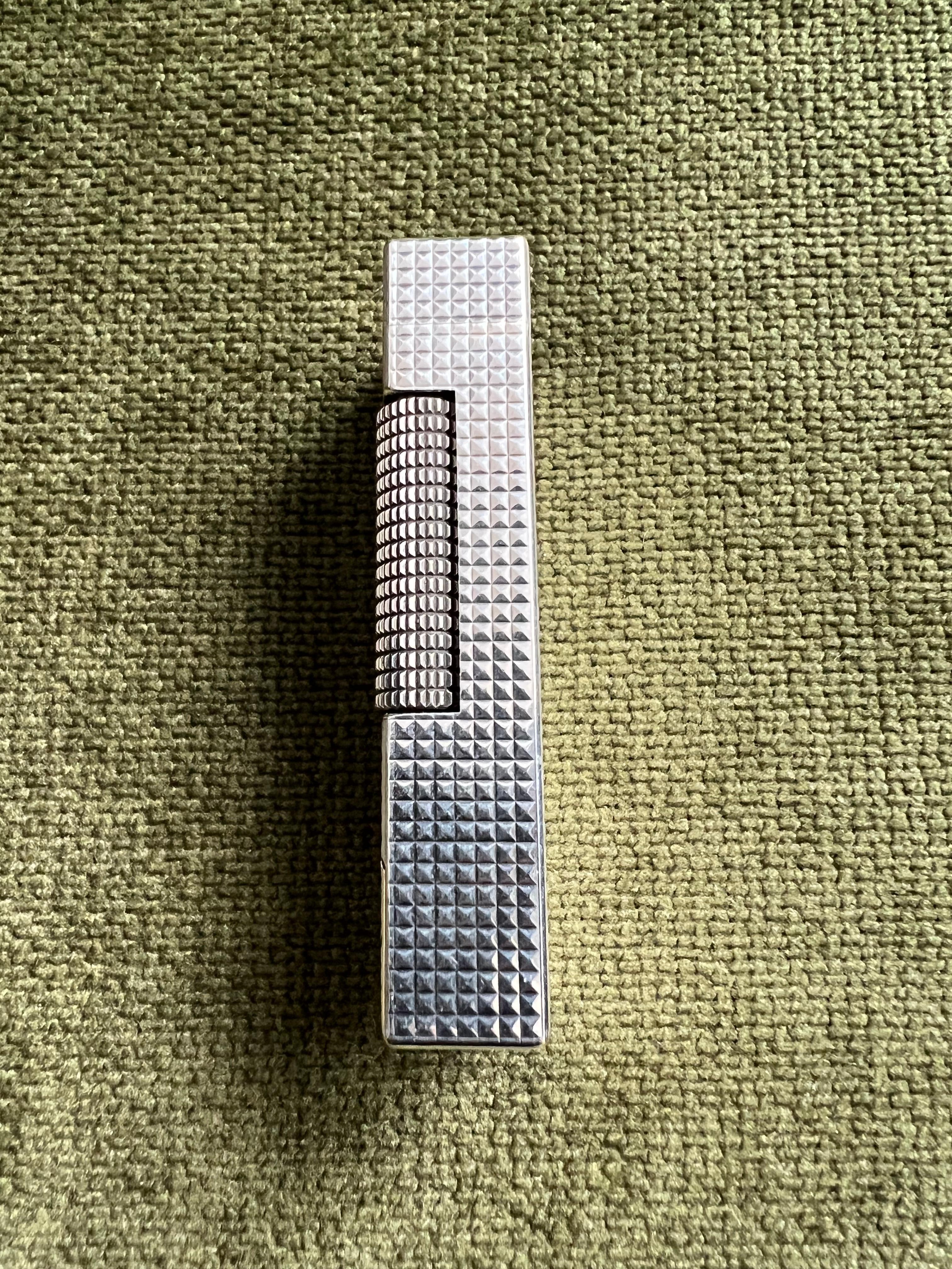 Seltener ikonischer und eleganter versilberter Dunhill-Leuchter im Vintage-Stil, um 1970 im Zustand „Hervorragend“ in New York, NY