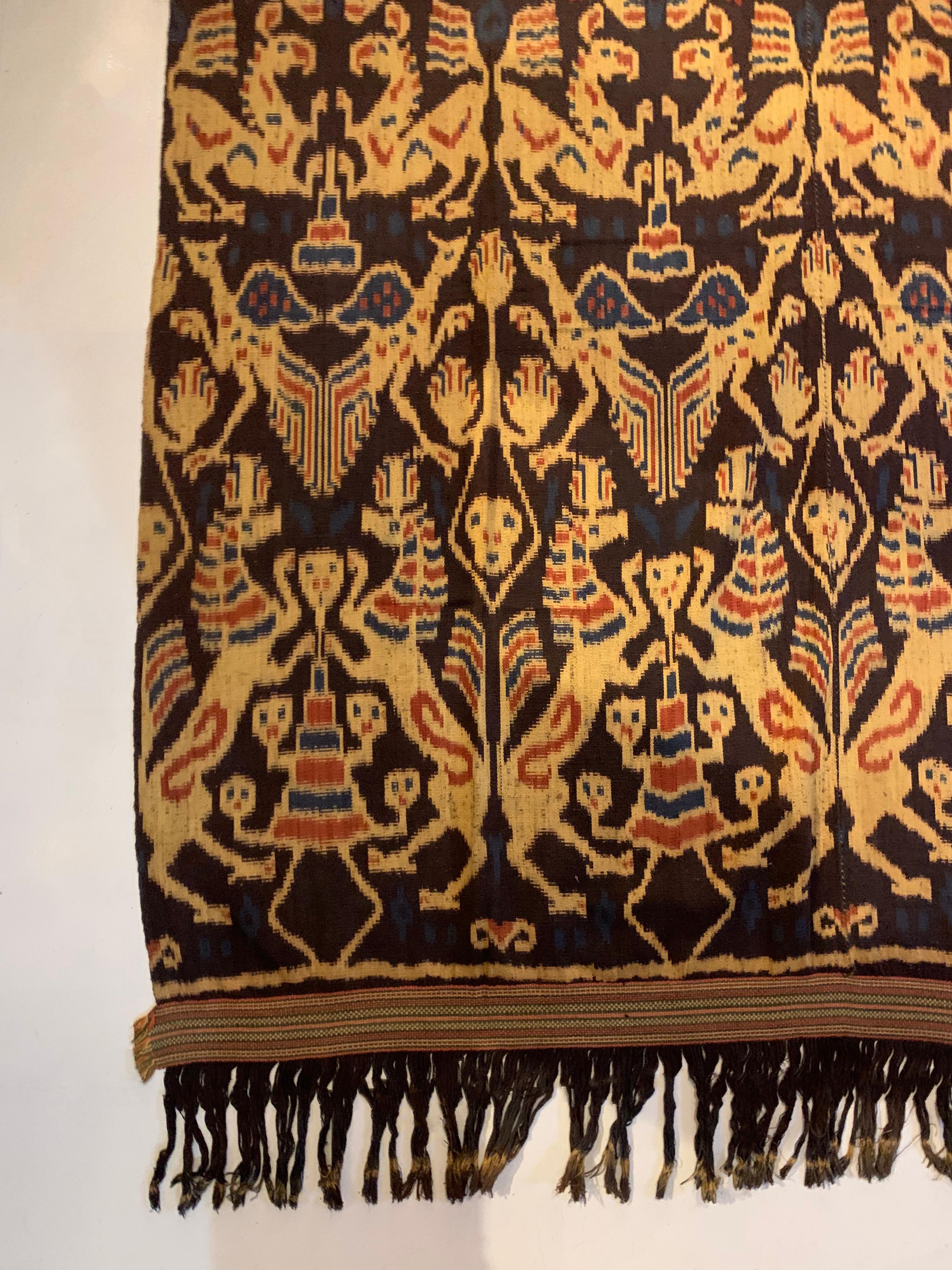 Seltenes Ikat-Textil von Sumba-Insel mit atemberaubenden Stammesmotiven, Indonesien  (Indonesisch) im Angebot
