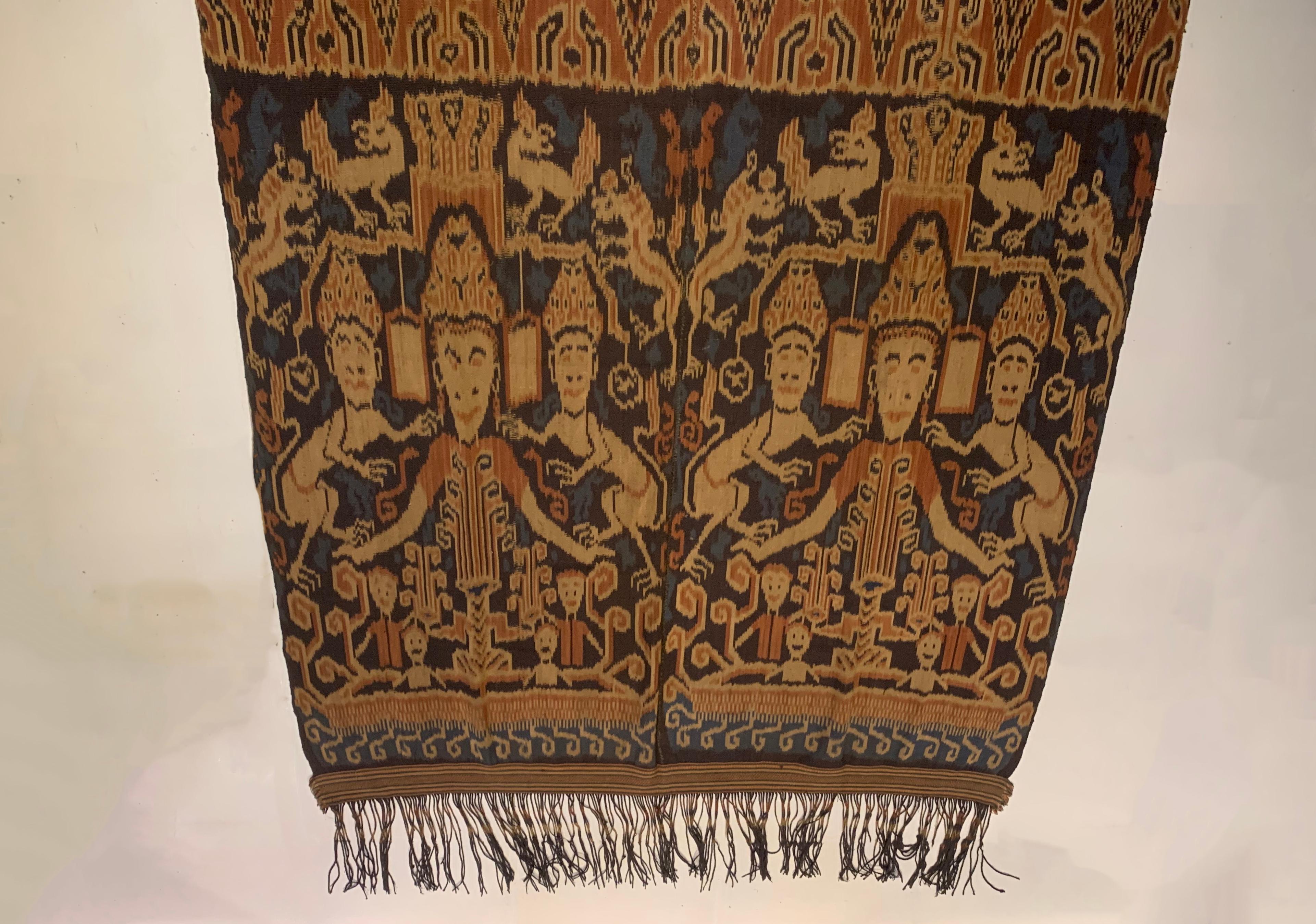 Seltenes Ikat-Textil aus der Insel Sumba mit atemberaubenden Stammesmotiven, Indonesien  im Zustand „Gut“ im Angebot in Jimbaran, Bali