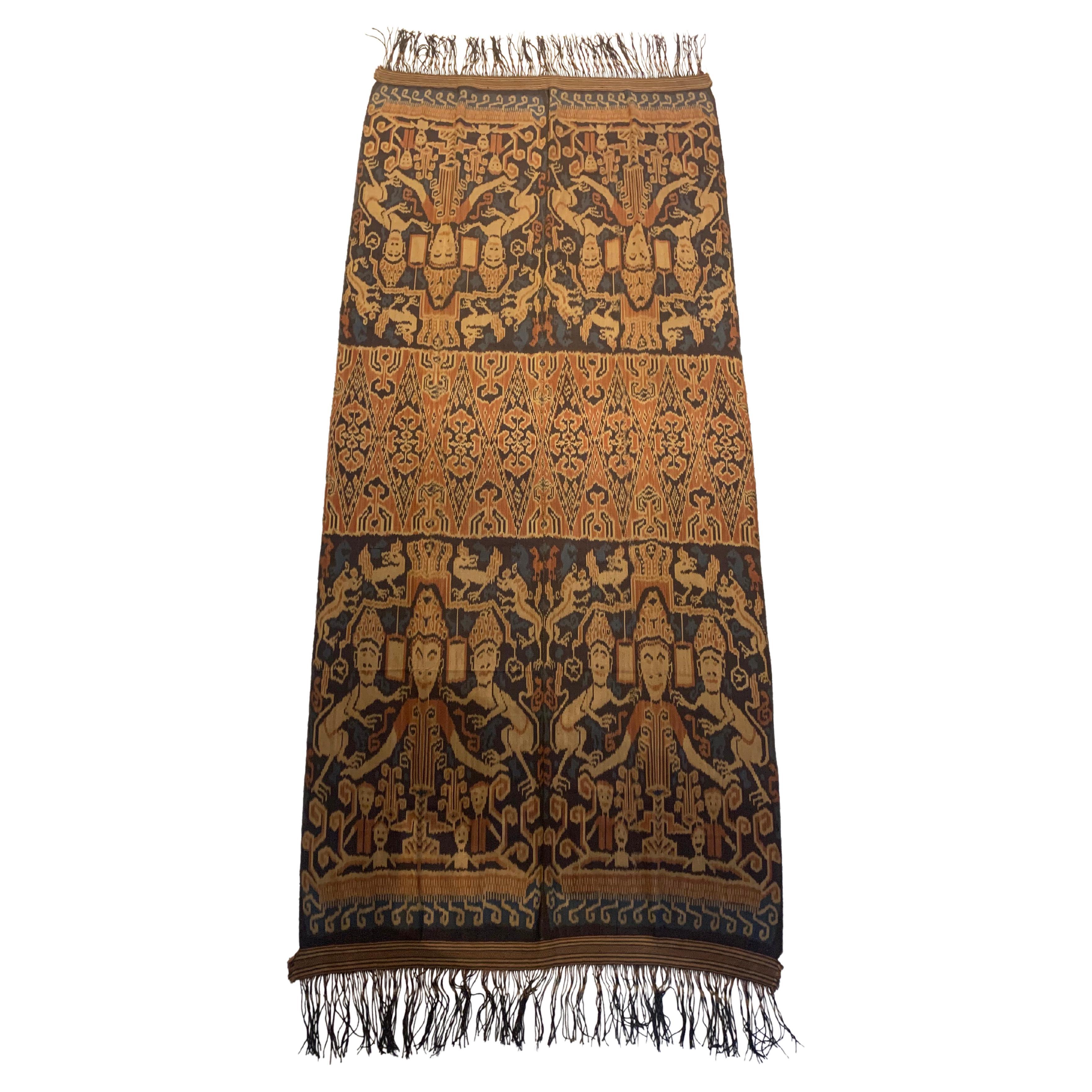Seltenes Ikat-Textil aus der Insel Sumba mit atemberaubenden Stammesmotiven, Indonesien  im Angebot