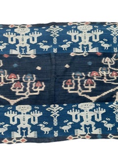 Raro tessuto Ikat di Sumba con splendidi motivi e colori tribali, Indonesia, 1950 ca.