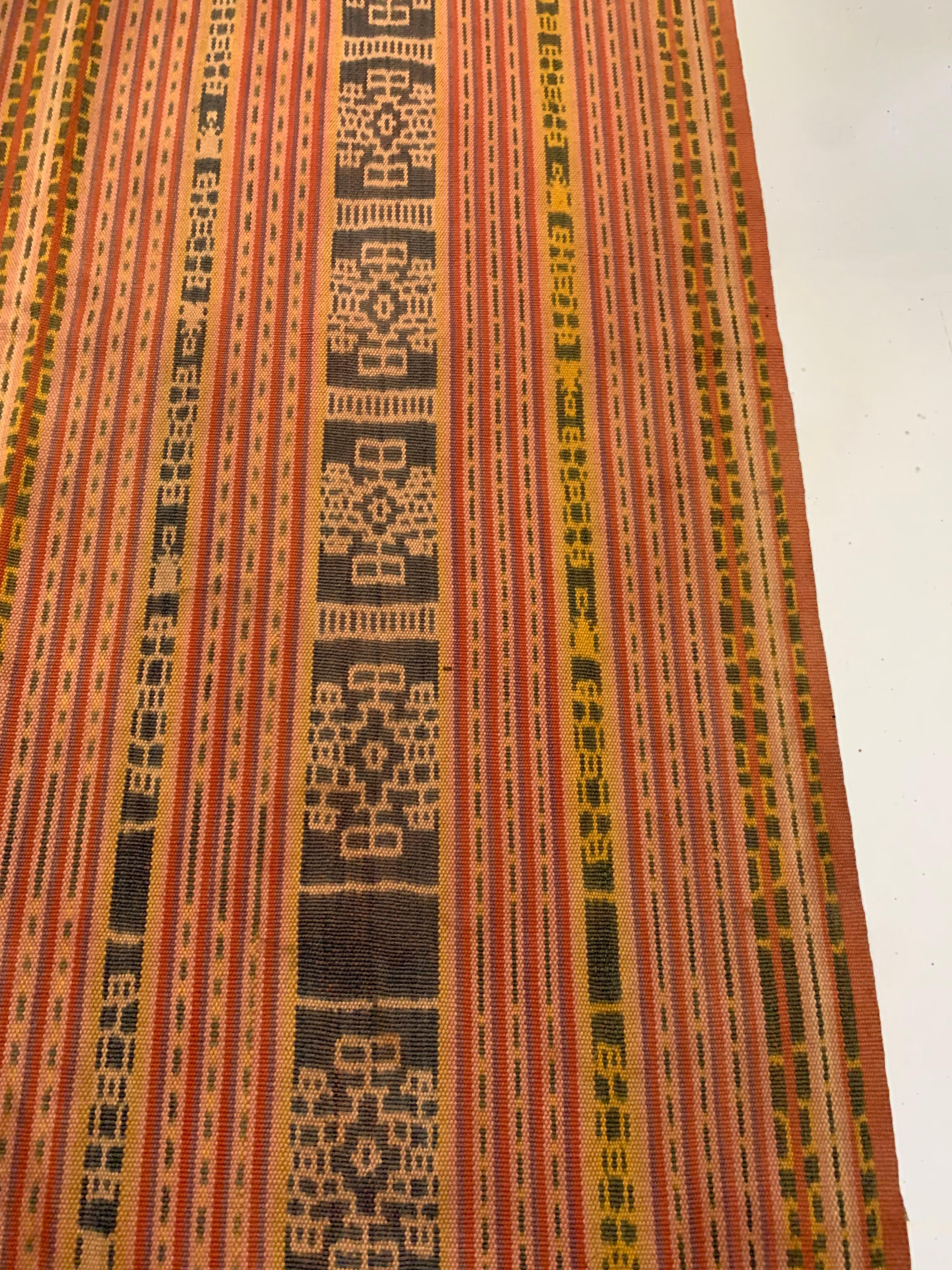 Seltenes Ikat-Textil von Timor mit atemberaubenden Stammesmotiven und Farben, Indonesien, um 1900 im Zustand „Gut“ im Angebot in Jimbaran, Bali