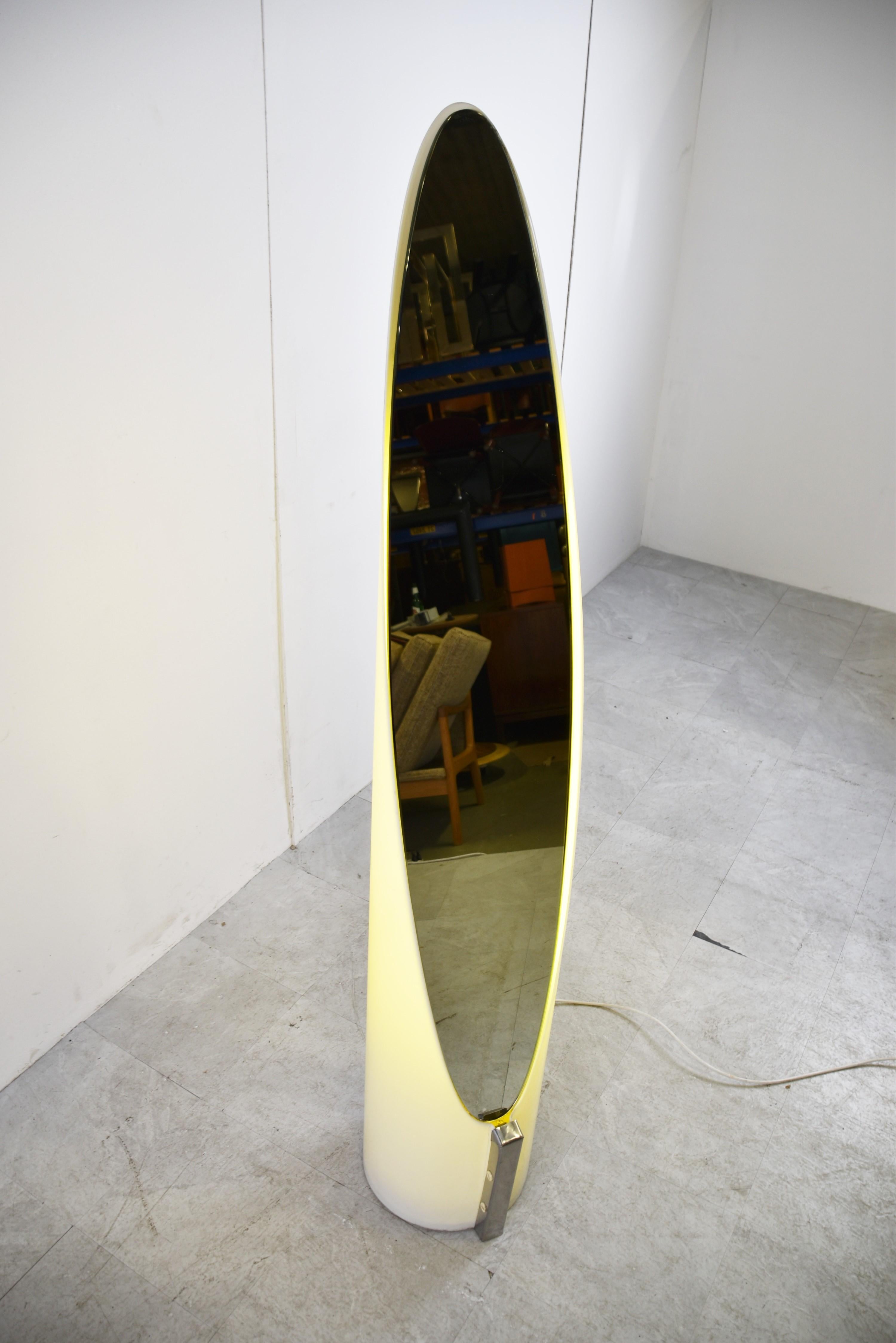 Vintage unghia ('nail' in italian) floor mirror, rare illuminated model.

The light inside the mirror gives a great effect.

1970s - Italy

Dimensions:
Height: 160cm/62.99