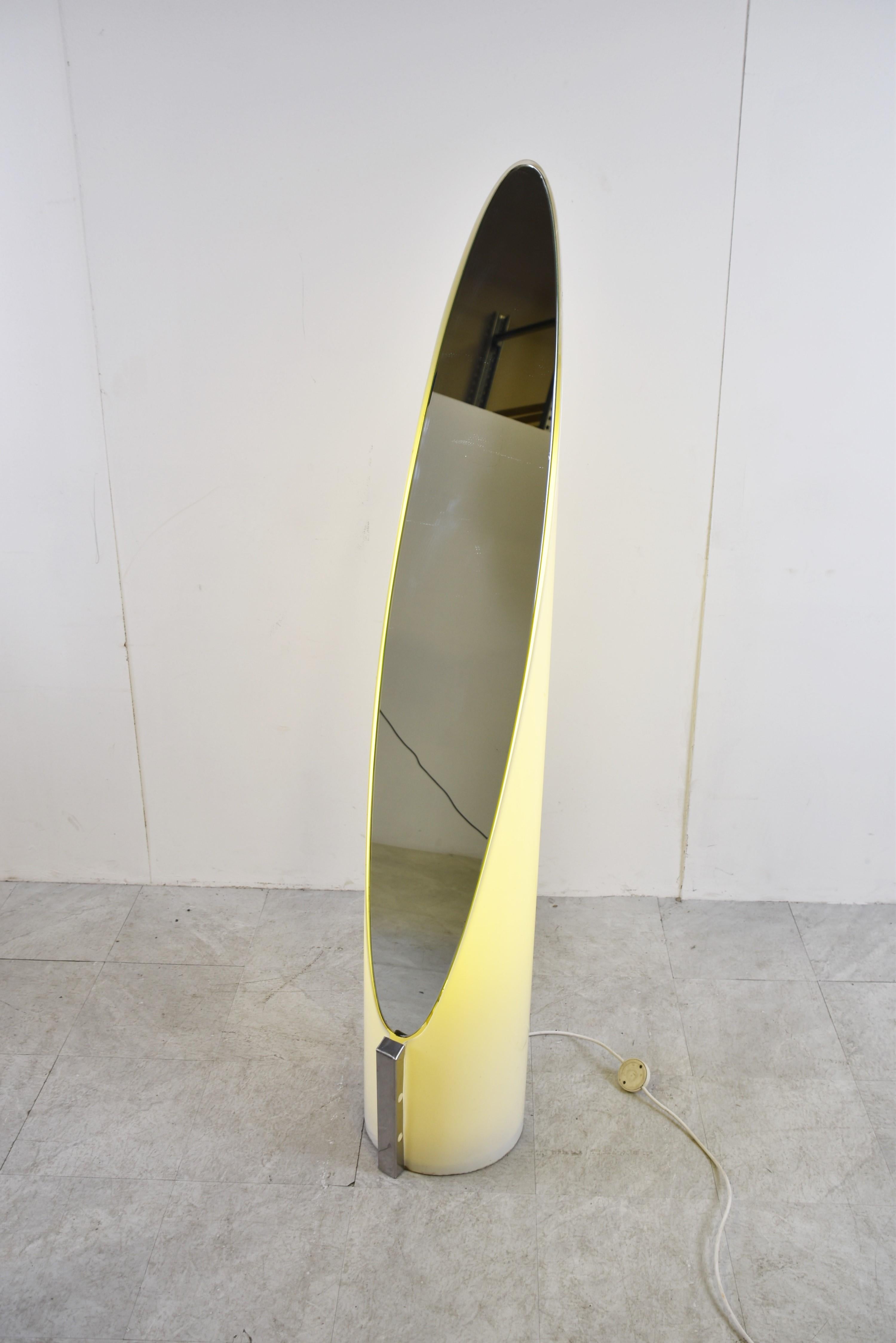 Rare Illumminated Unghia Mirror by Rodolfo Bonetto, Italy, 1970s In Good Condition In HEVERLEE, BE