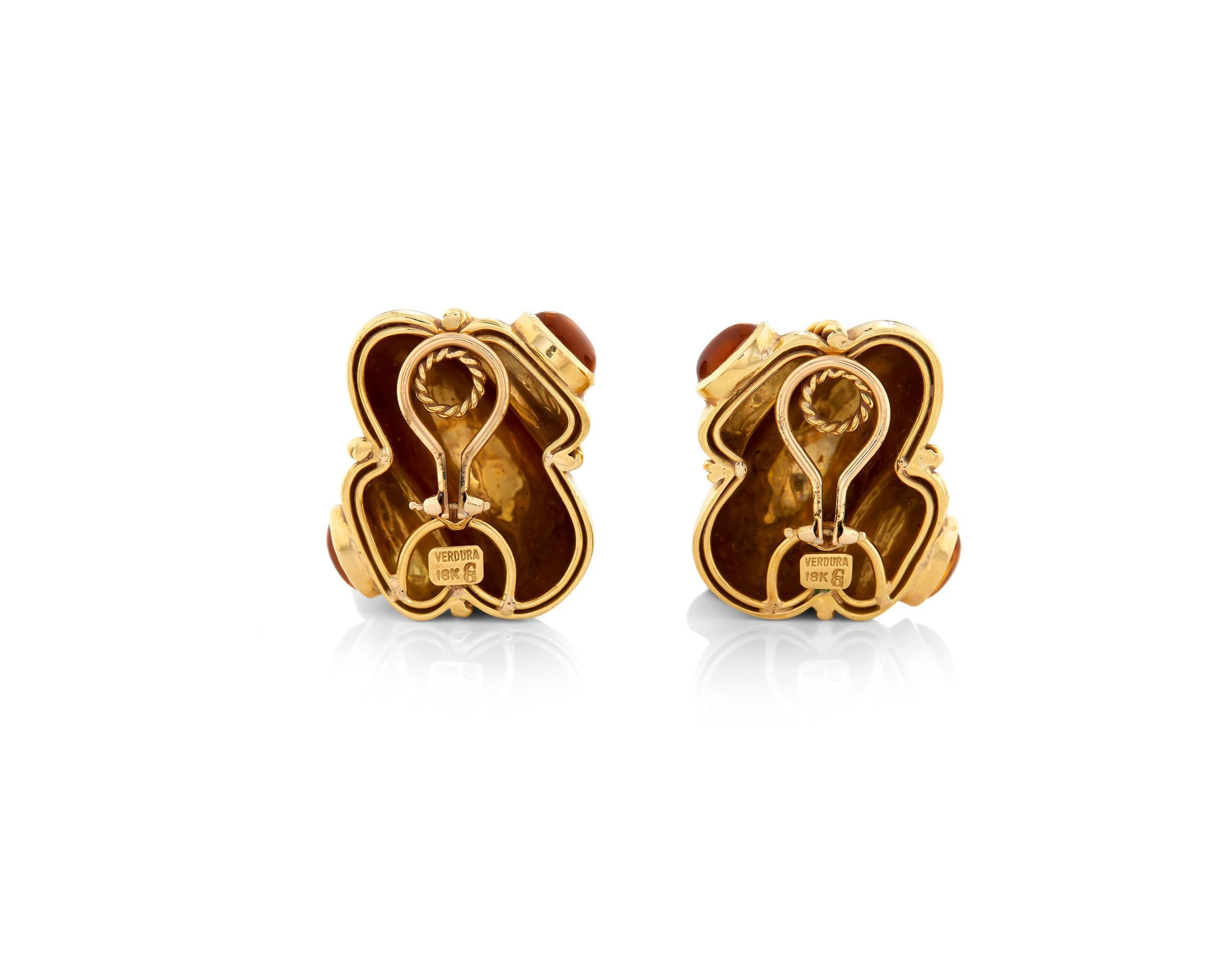 Taille mixte Rare Important Boucles d'oreilles en or 18KT Gorgeous VERDURA Sea Shell Cabochon Gold 18KT en vente