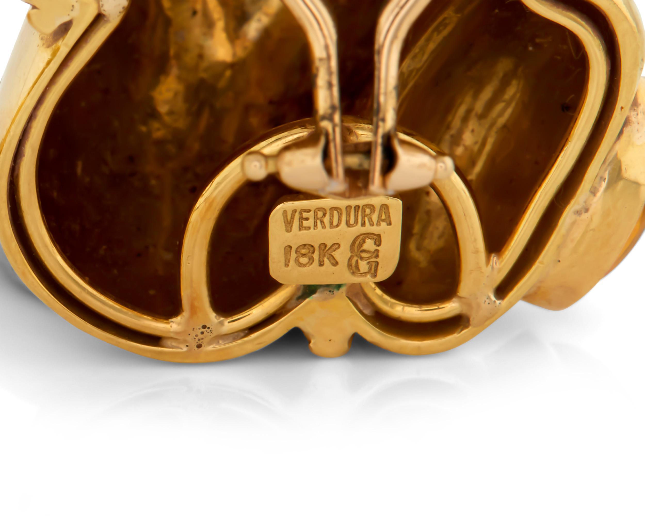 Rare Important Boucles d'oreilles en or 18KT Gorgeous VERDURA Sea Shell Cabochon Gold 18KT Bon état - En vente à New York, NY