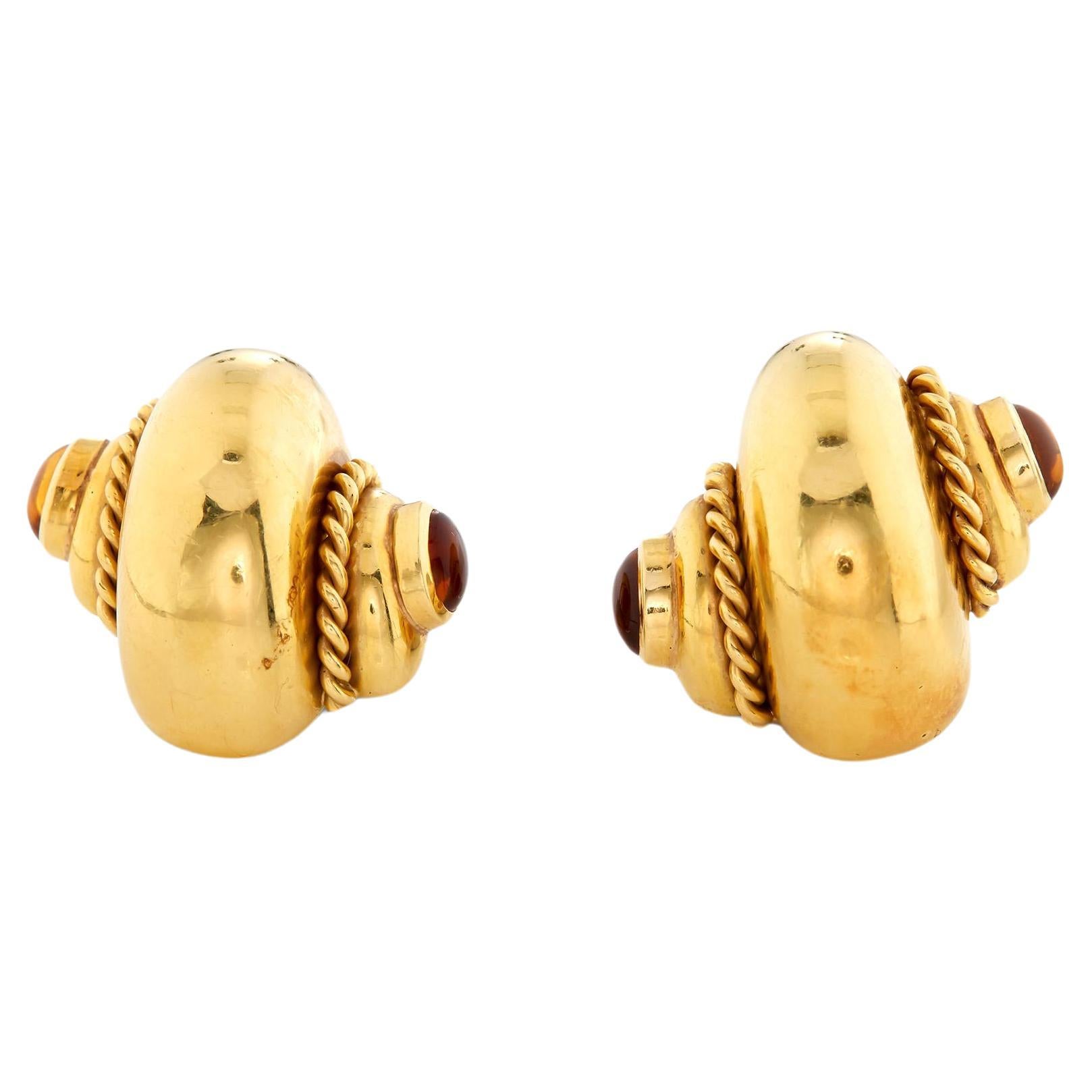 Rare Important Boucles d'oreilles en or 18KT Gorgeous VERDURA Sea Shell Cabochon Gold 18KT en vente