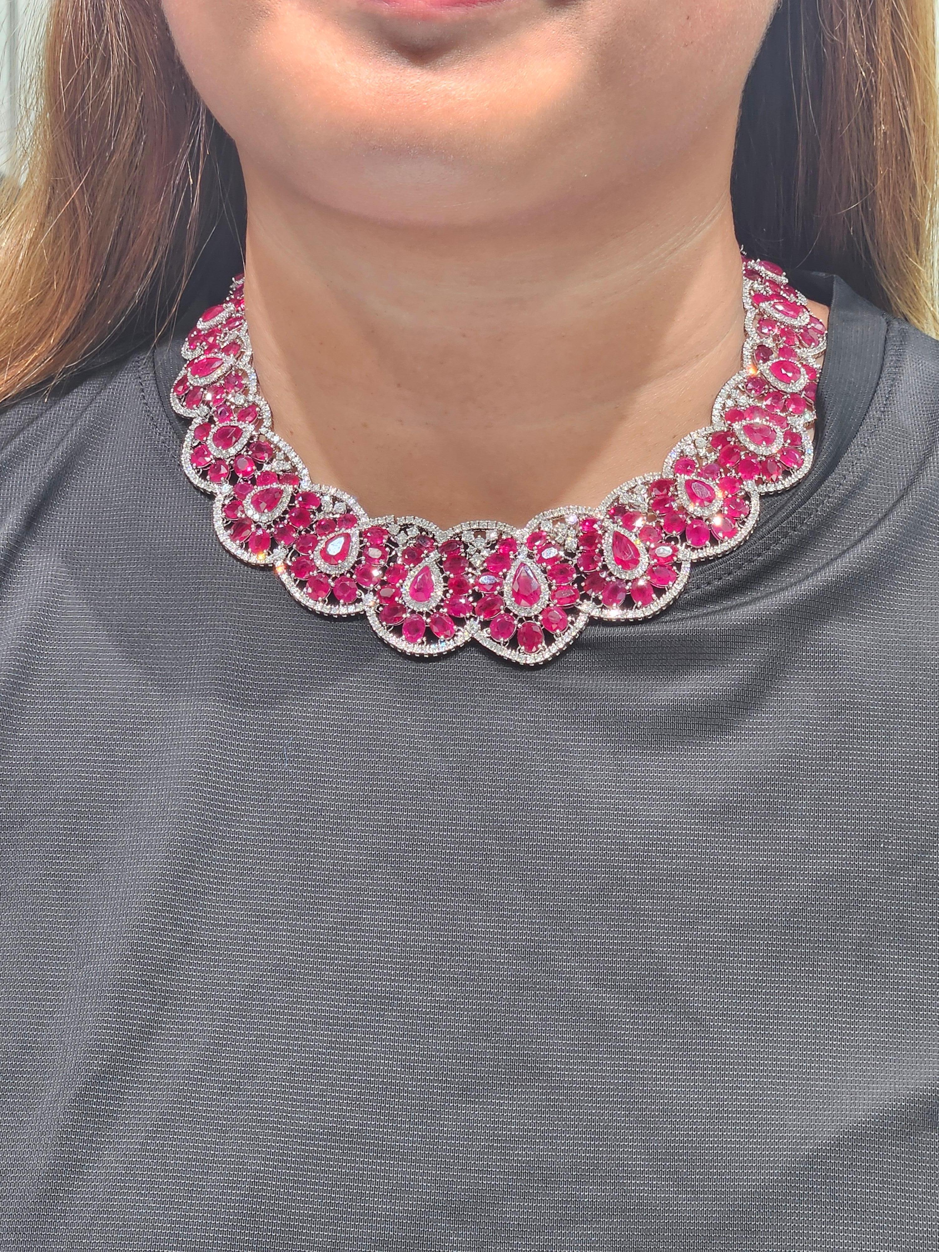 Raro e importante collar de diamantes con rubíes de 180 quilates en oro de 18 quilates Corte mixto en venta