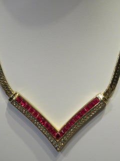Rare Important Collier en or 18KT superposé avec un magnifique rubis synthétique taille princesse