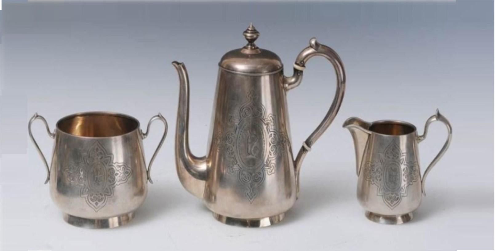 Der folgende Artikel, den wir anbieten, ist dieses RARE 19th Century Russian Sterling Silver Tea Set. Jedes Stück ist gestempelt und signiert 