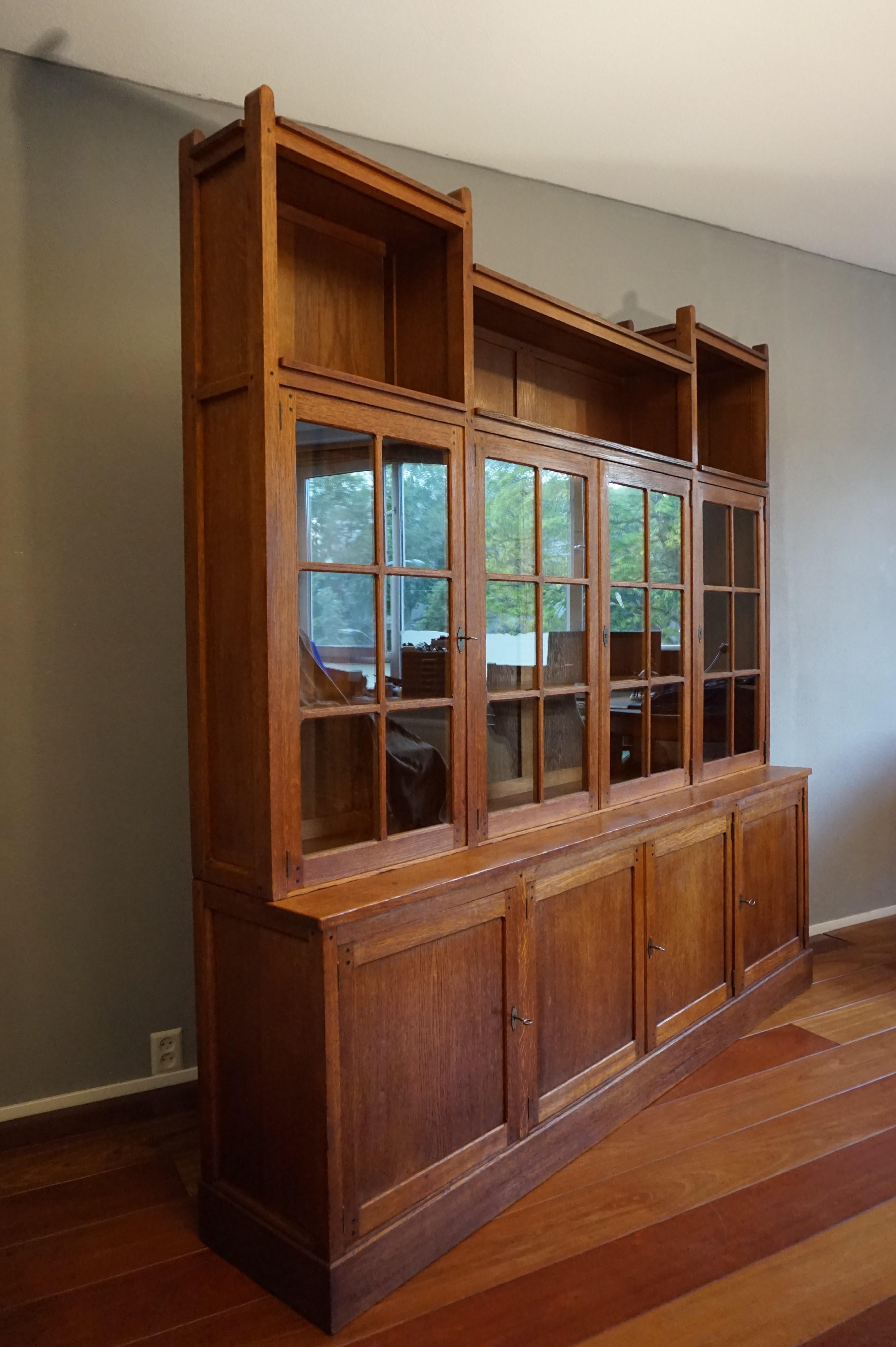 Rare & Important Dutch Arts & Crafts Oak Bookcase By Architect H.P. Berlage In Excellent Condition In Lisse, NL