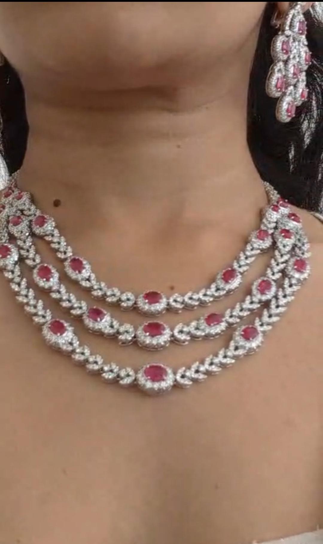 Rare Important Estate 18KT Gold 40CT Gorgeous Ruby Diamond Necklace In Excellent Condition For Sale In New York, NY