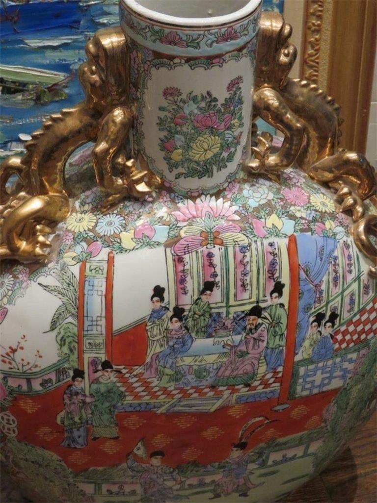 Rara e importante tenuta di vasi di porcellana cinese del 1900 in stile Qianlong dipinti a mano In condizioni buone in vendita a New York, NY