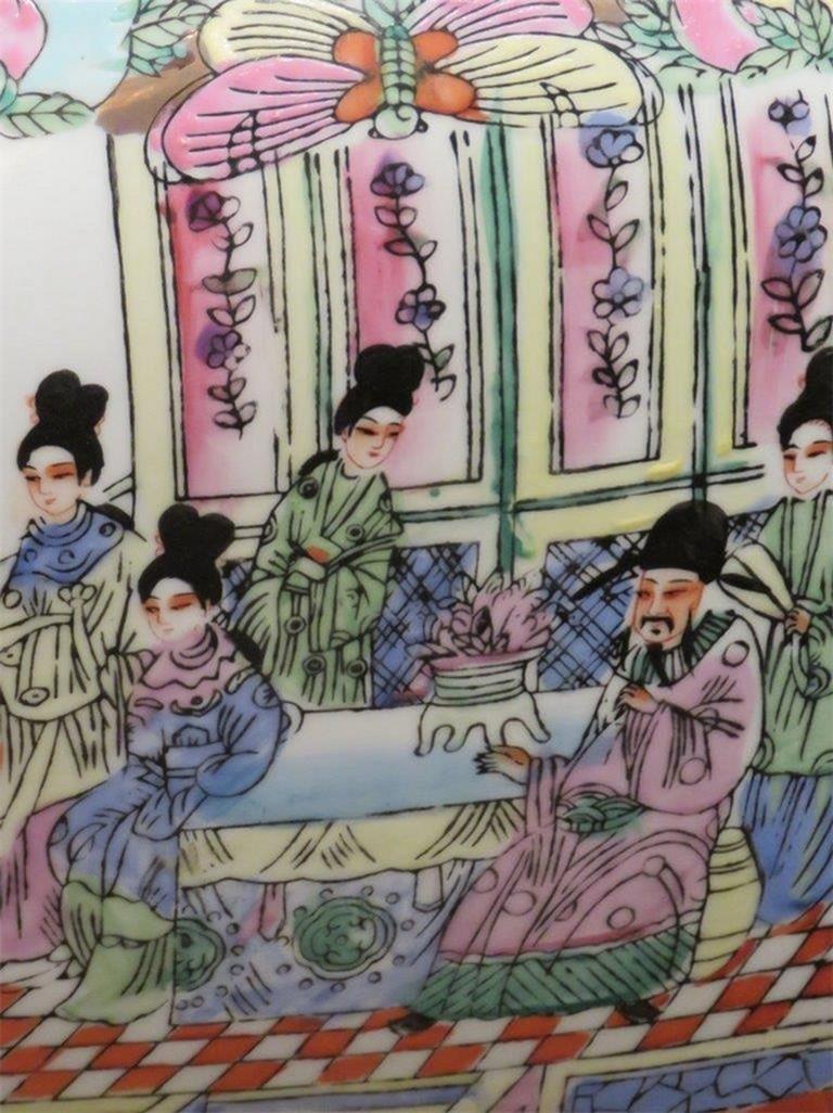 Seltene bedeutende chinesische handbemalte Porzellanvasen im Qianlong-Stil aus dem Jahr 1900 für Damen oder Herren im Angebot