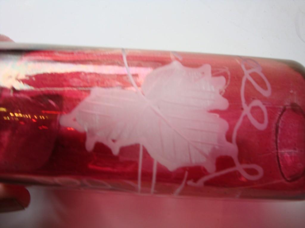 Seltene wichtige Nachlass 20. C Cranberry Farbe Französisch Glas Likör Parfüm Flasche im Zustand „Gut“ im Angebot in New York, NY