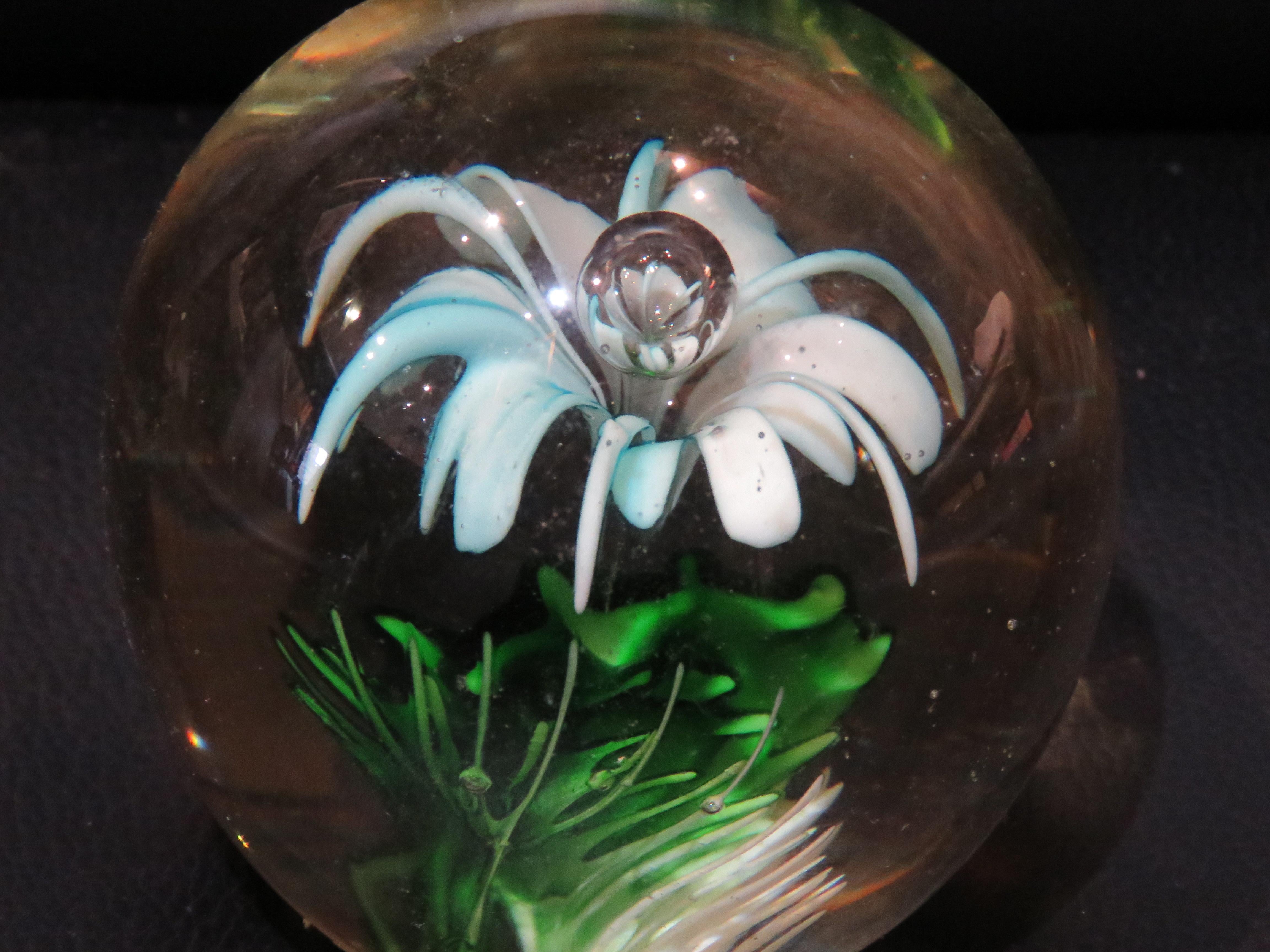 Rare Important Estate Heavy Italian Millefiori Flower Floral Glass Paperweight In Good Condition For Sale In New York, NY