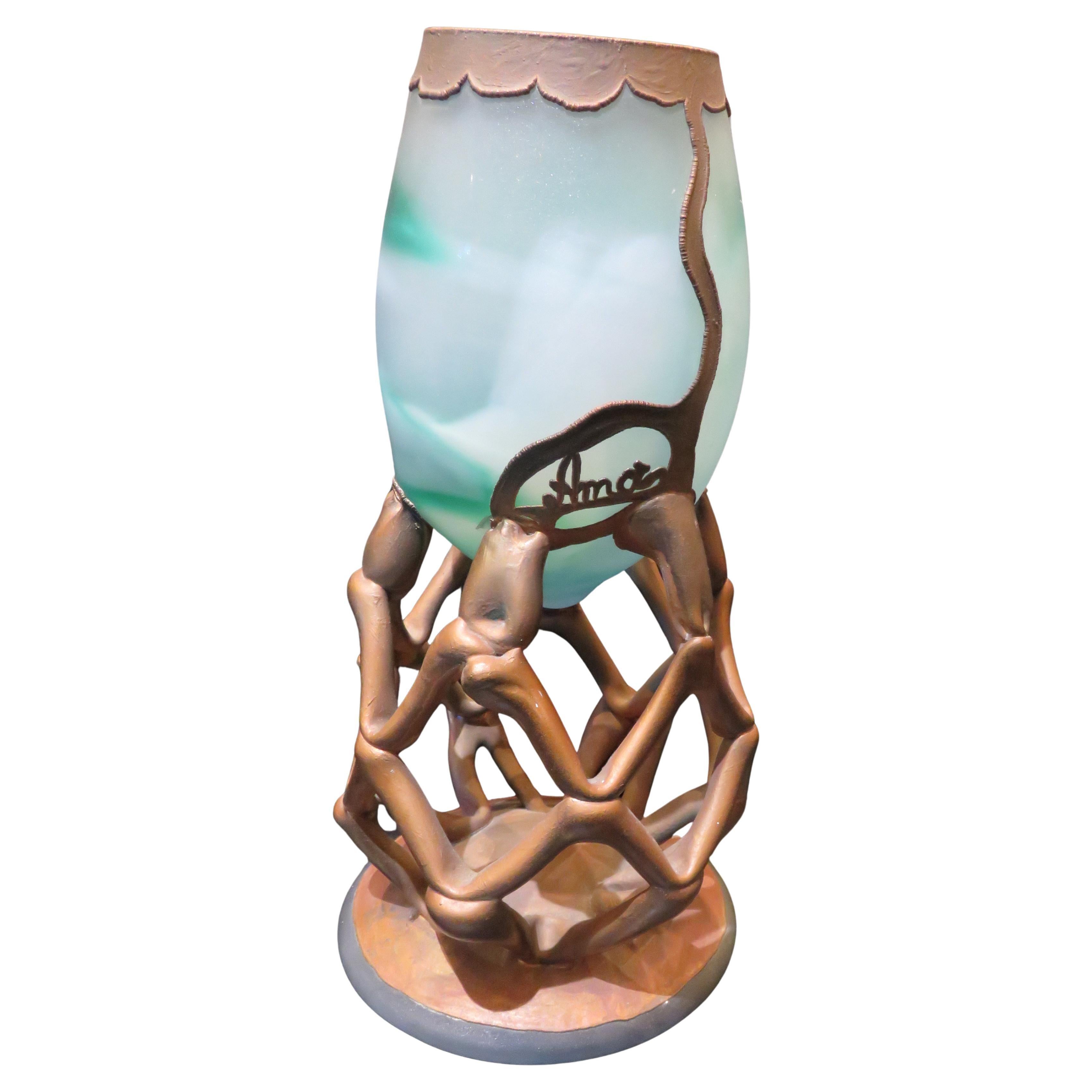Seltene bedeutende europäische farbige Glasvase mit Metallic-Overlay aus Florida-Nachlass