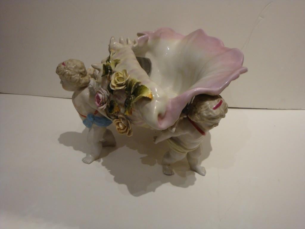 Rare Important Gorgeous Meissen Dresden Style Porcelain Children Conch Shell In Good Condition For Sale In New York, NY