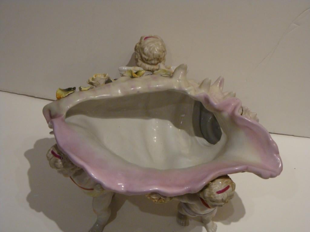 Rare et magnifique coquille de conque pour enfants en porcelaine de style Meissen de Dresde Unisexe en vente