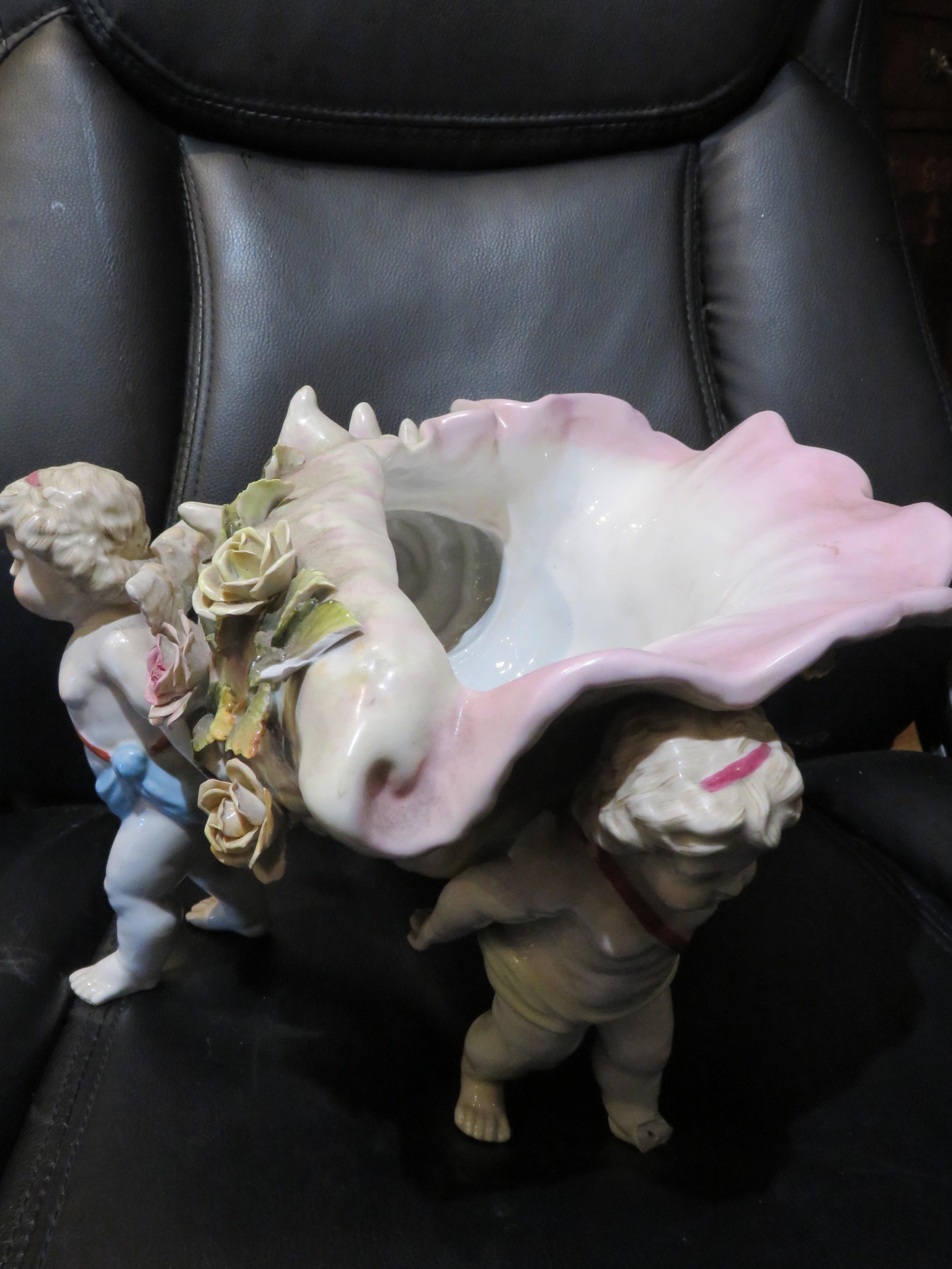 Porcelaine Rare et magnifique coquille de conque pour enfants en porcelaine de style Meissen de Dresde en vente