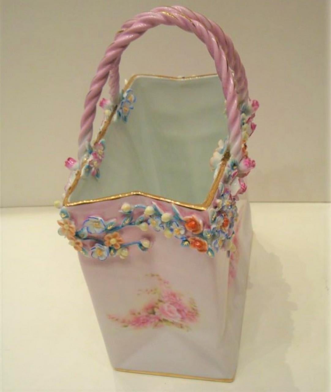 Seltene wichtige, wunderschöne, geblümte Porzellan-Einkaufstasche im Sevres-/ Dresdener Stil im Angebot 1