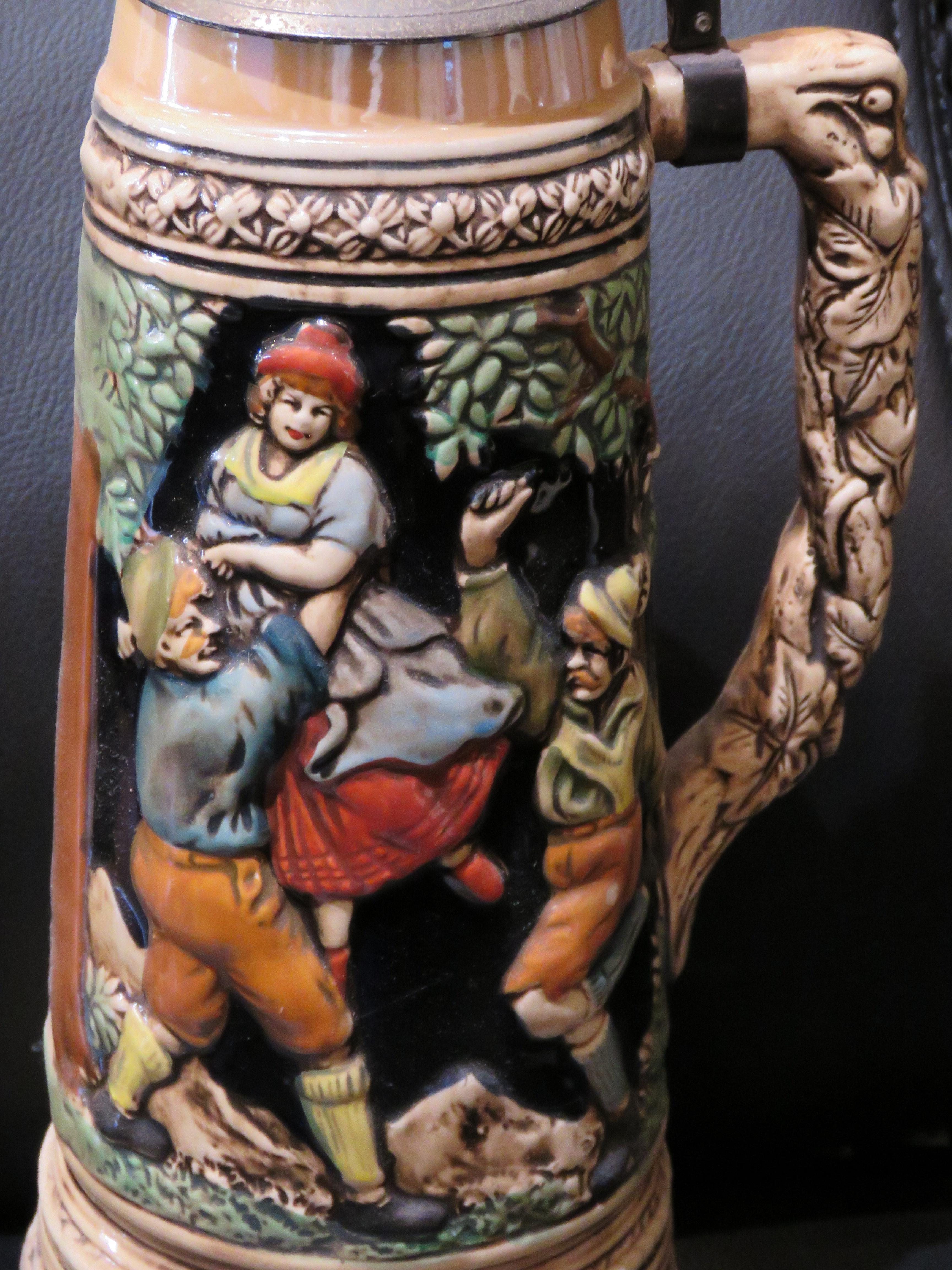 Seltener bedeutender großer, wunderschöner, prächtiger Nachlass-Bierstein mit europäischen Figuren, Dorf (Japanisch) im Angebot
