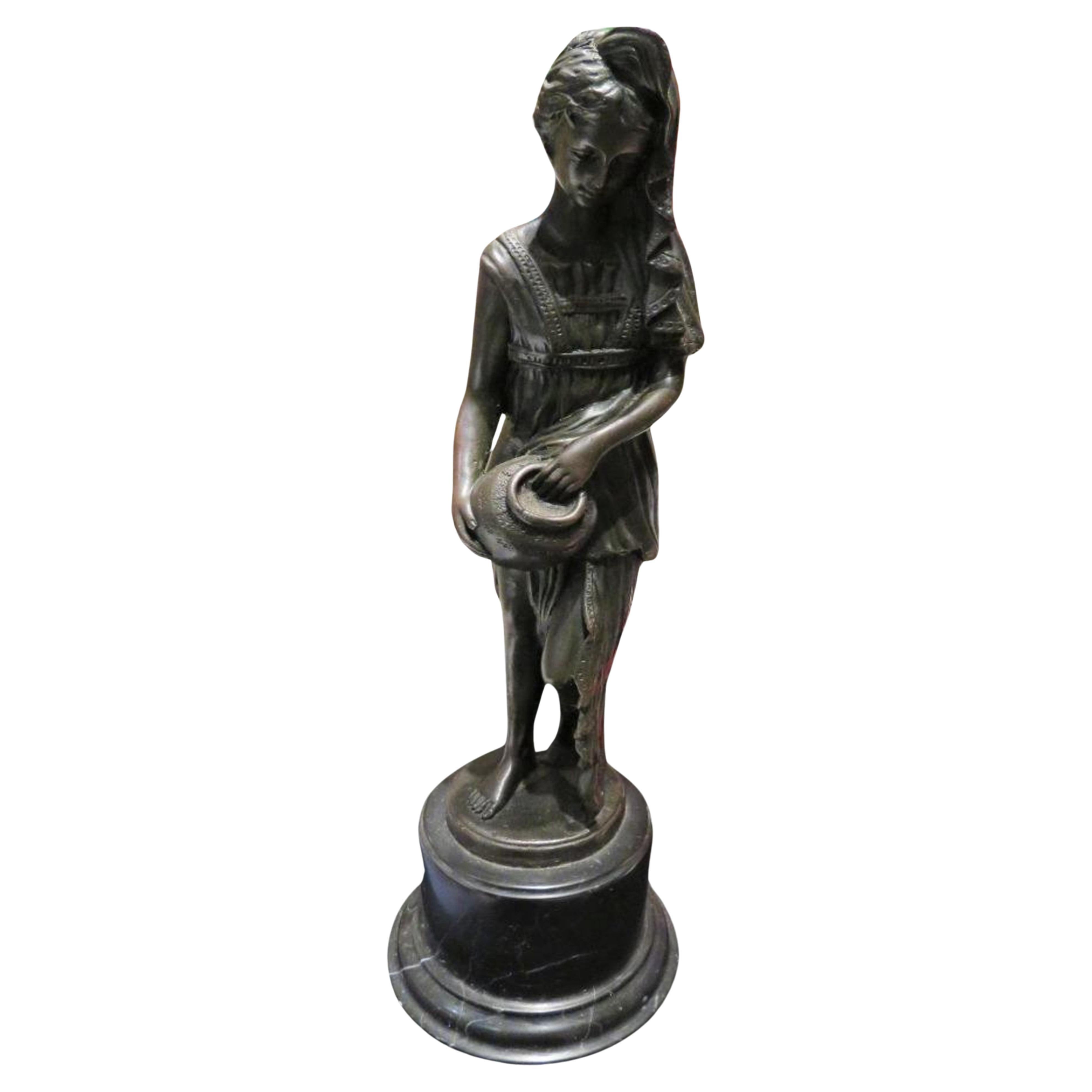 Rare et magnifique femme sculptée en bronze de qualité muséale avec inscription Milo en vente