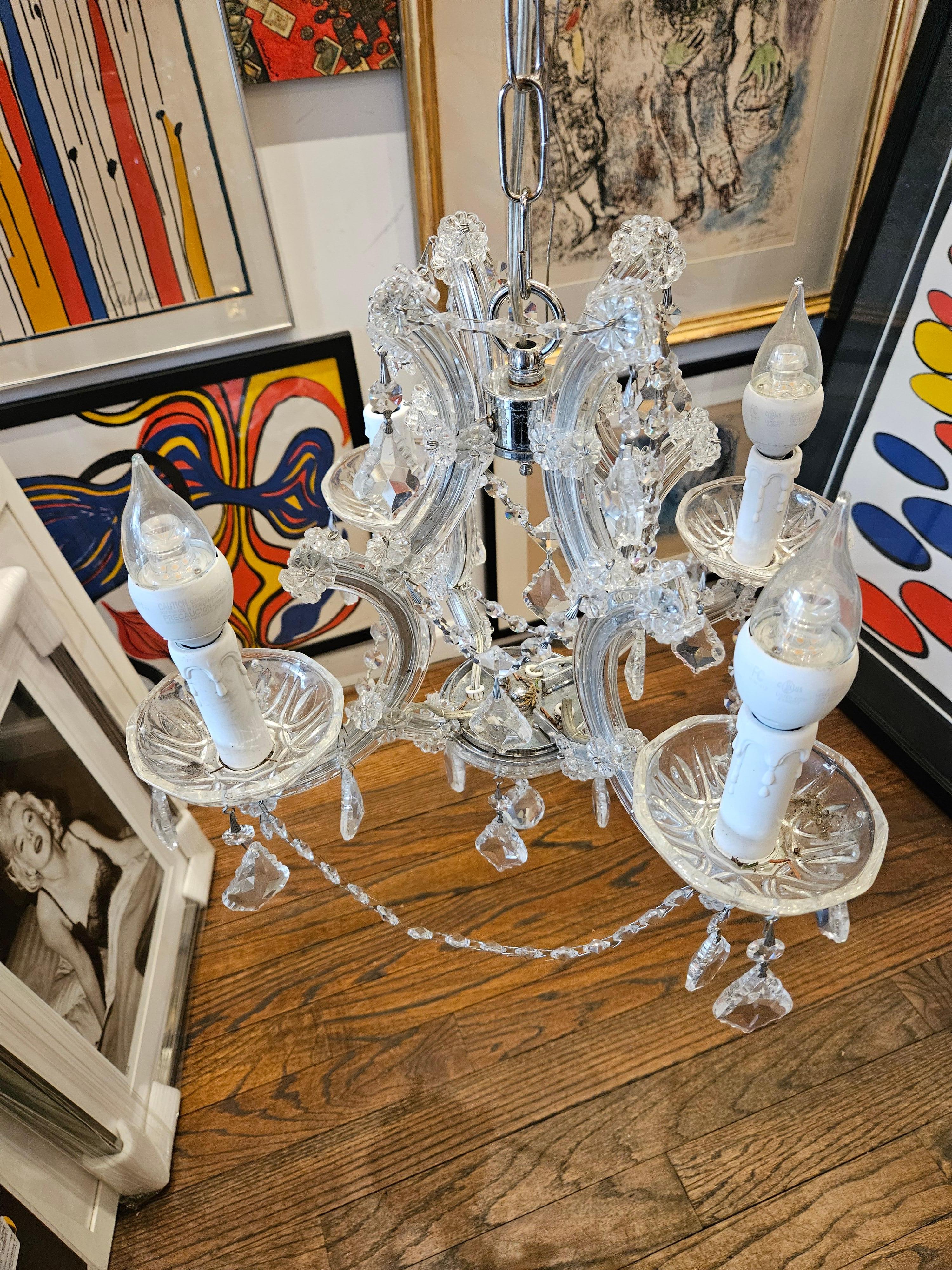 Sconosciuto Raro e importante lampadario di cristallo europeo appeso in stile Deco di proprietà di New York in vendita