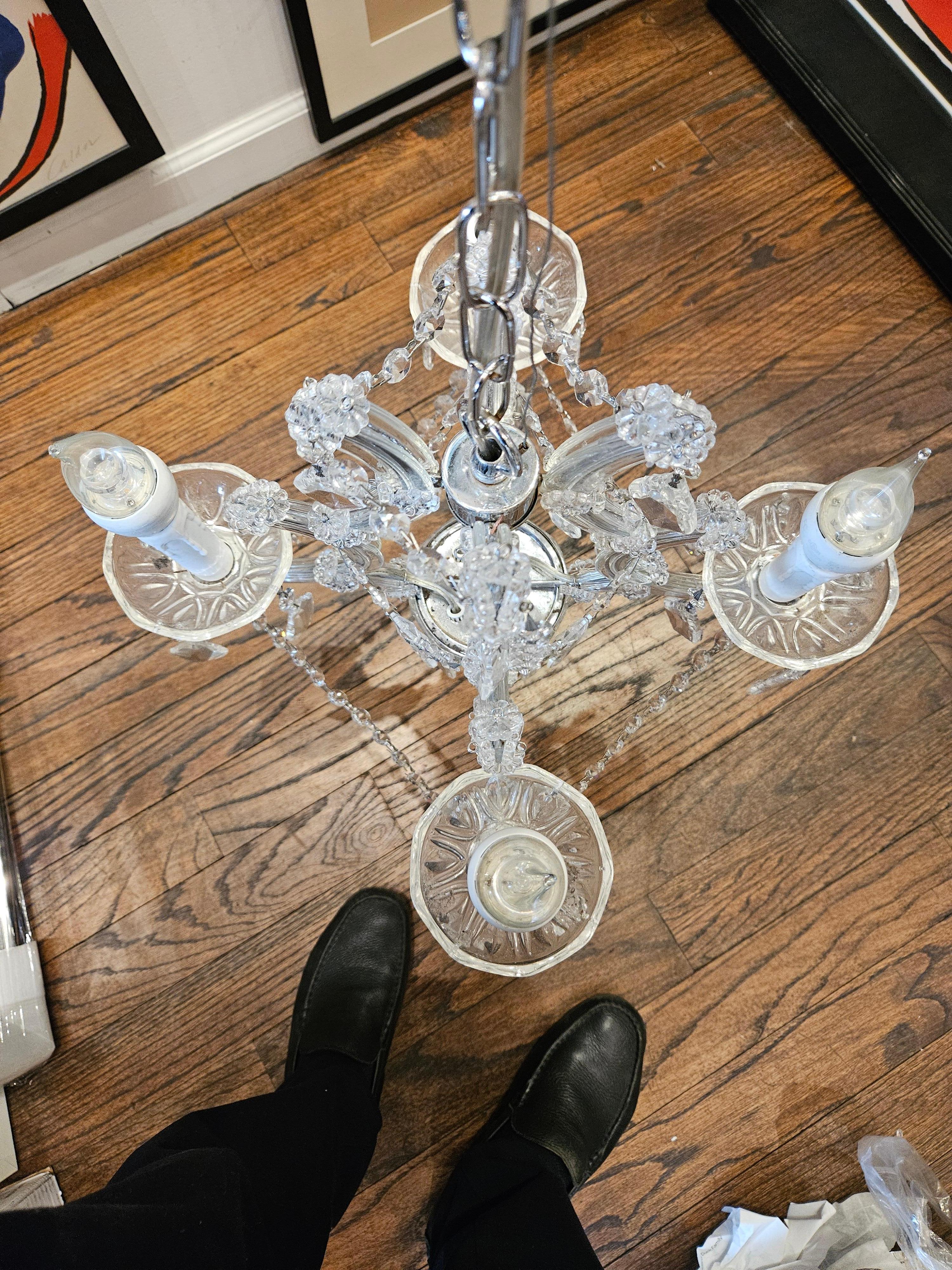 XX secolo Raro e importante lampadario di cristallo europeo appeso in stile Deco di proprietà di New York in vendita