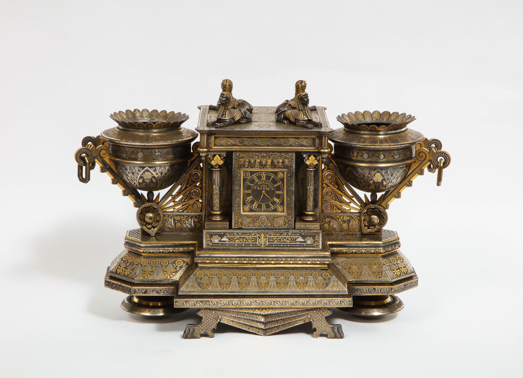 Neoegizio Raro e importante orologio spagnolo in damasceno, ferro, acciaio e oro intarsiato, Eibar, Spagna in vendita