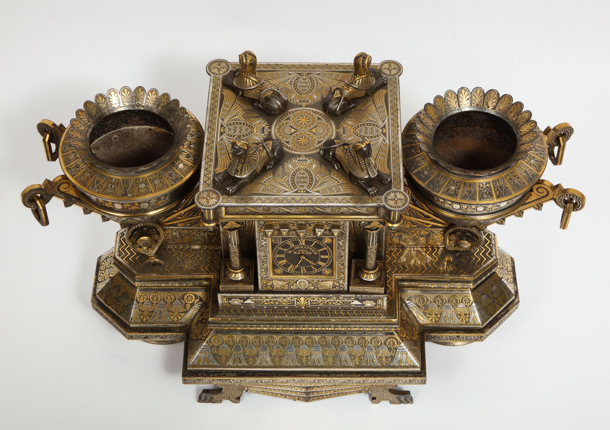 Seltene und bedeutende spanische Uhr aus Damast, Eisen, Stahl und Gold mit Intarsien, Eibar, Spanien (20. Jahrhundert) im Angebot