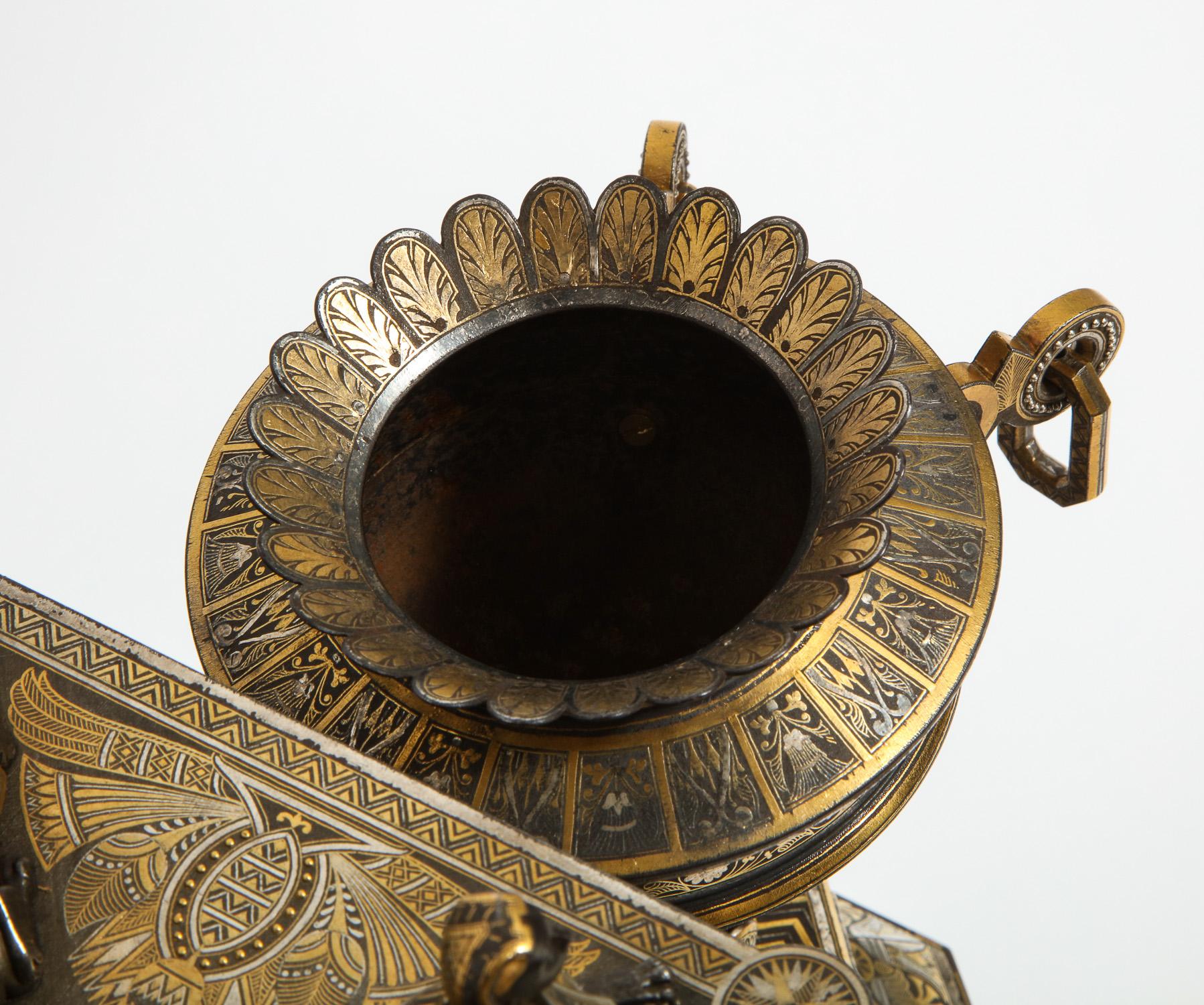 Acciaio Raro e importante orologio spagnolo in damasceno, ferro, acciaio e oro intarsiato, Eibar, Spagna in vendita