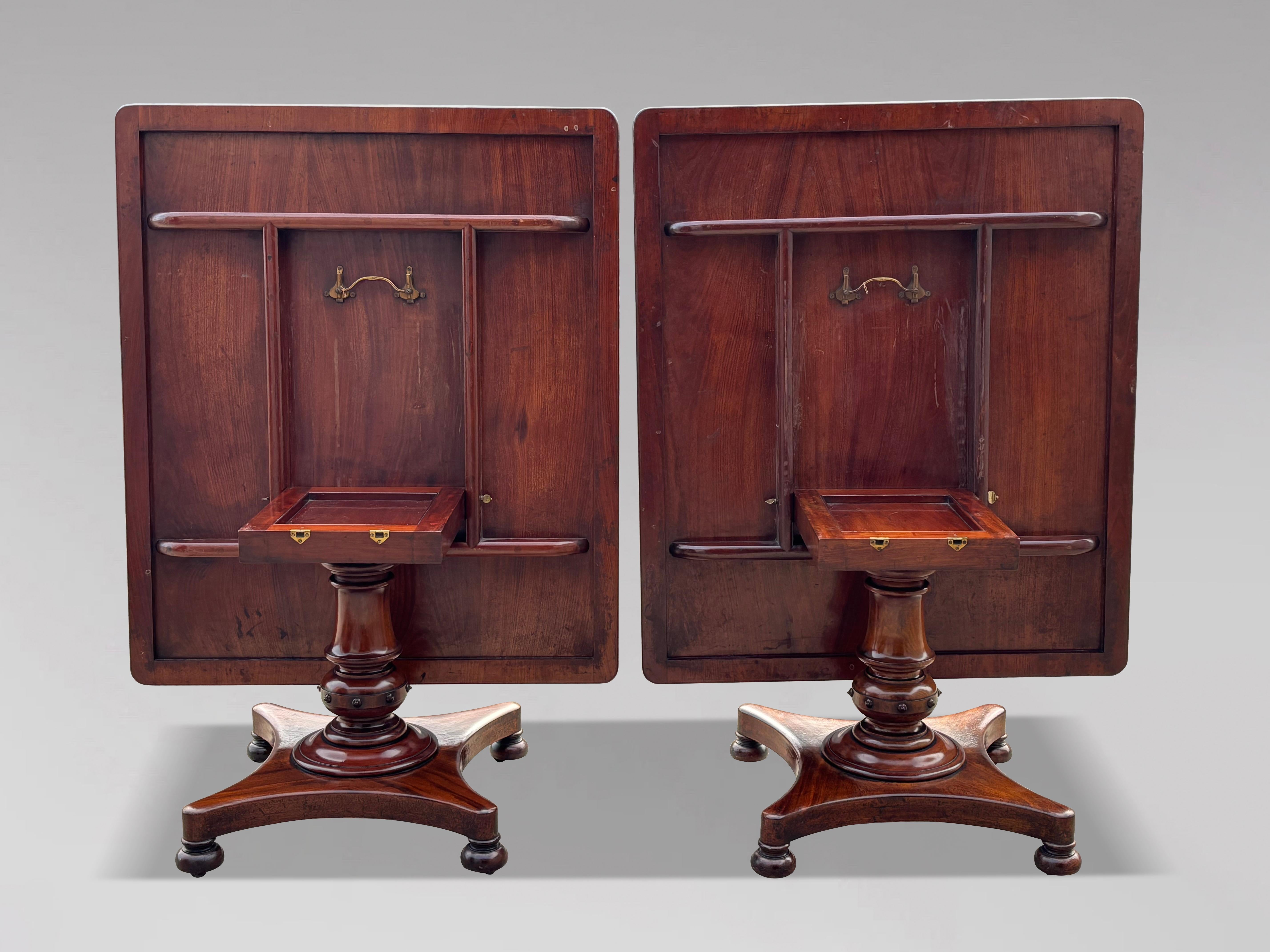 Rara e Impresionante Mesa de Comedor de Caoba de la Época de Guillermo IV del Siglo XIX en venta 5