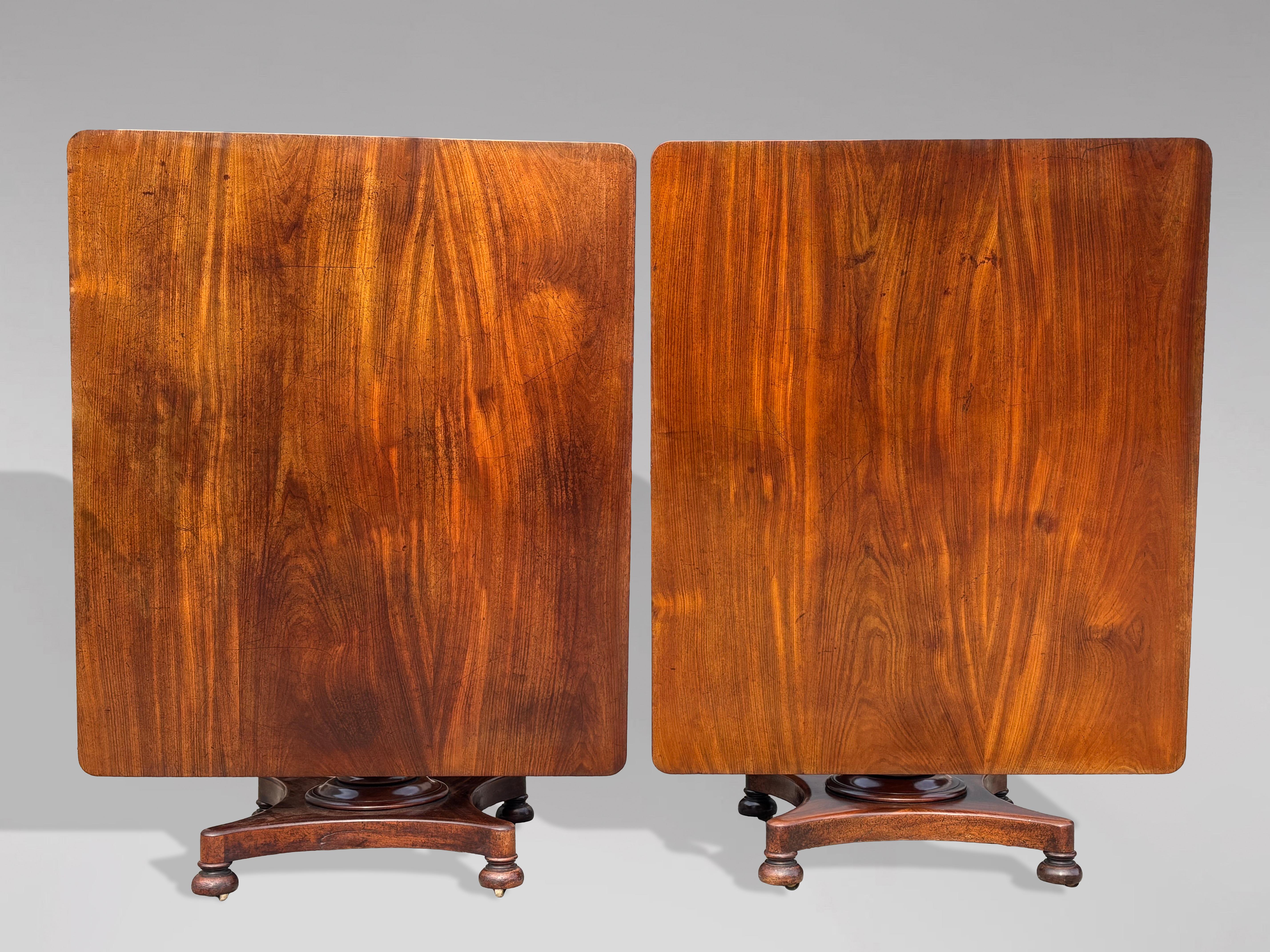 Rara e Impresionante Mesa de Comedor de Caoba de la Época de Guillermo IV del Siglo XIX en venta 6