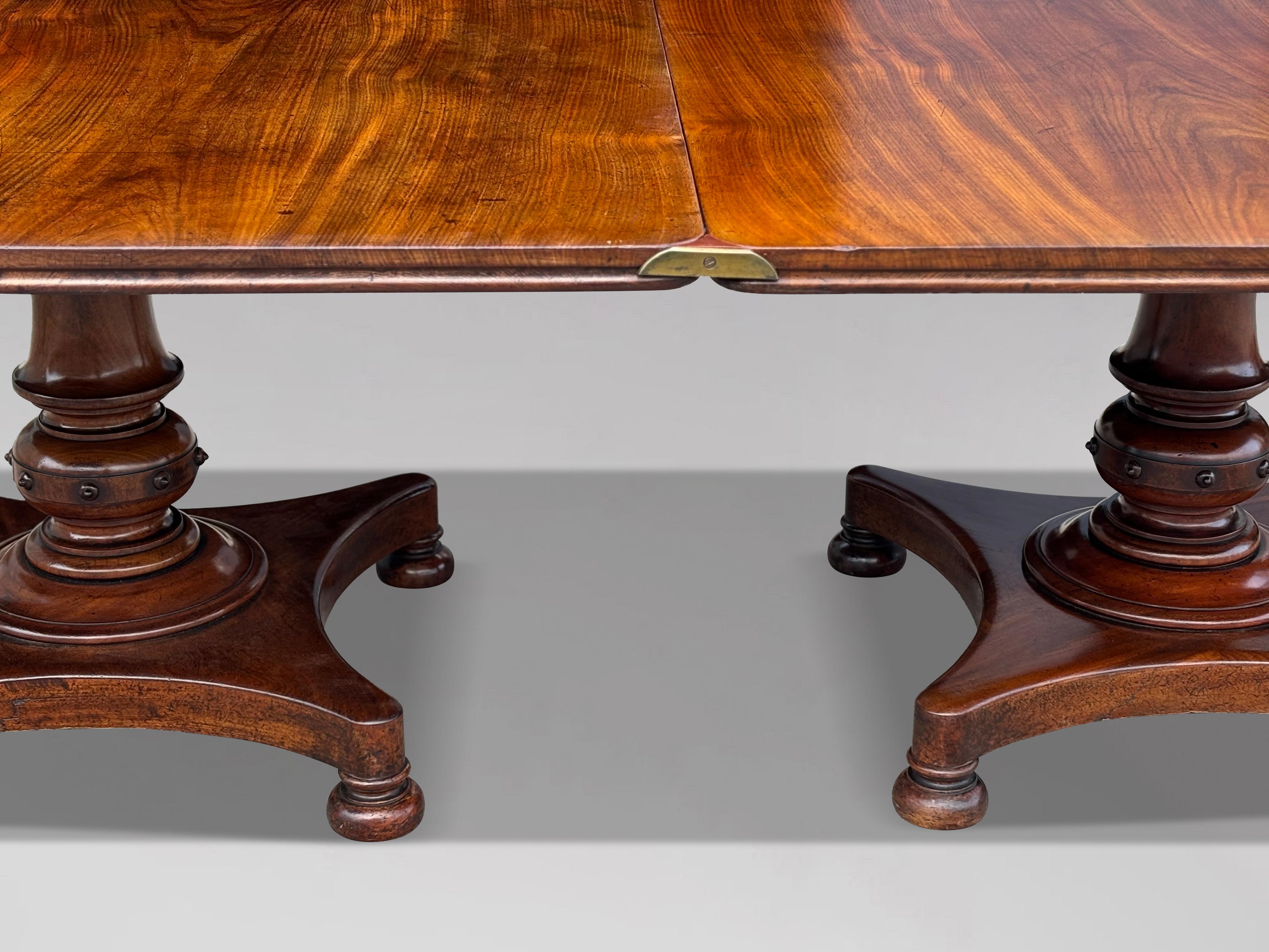 Rara e Impresionante Mesa de Comedor de Caoba de la Época de Guillermo IV del Siglo XIX en venta 14