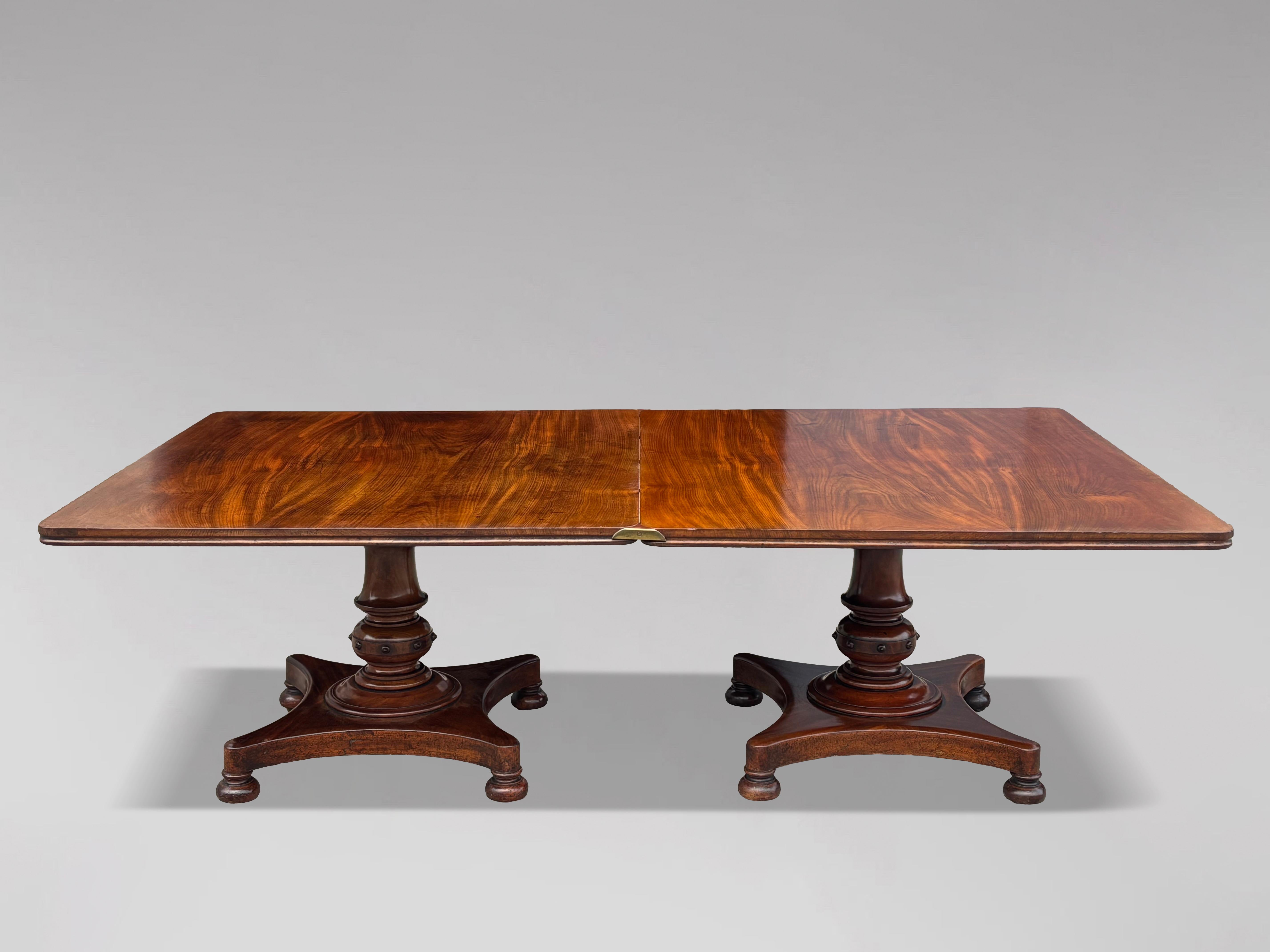 Mesa de comedor de doble pedestal de caoba de la época de Guillermo IV del siglo XIX, de excelente calidad y muy impresionante, compuesta por dos mesas centrales rectangulares con tapa basculante C1835

Magnífica e impresionante mesa de comedor de