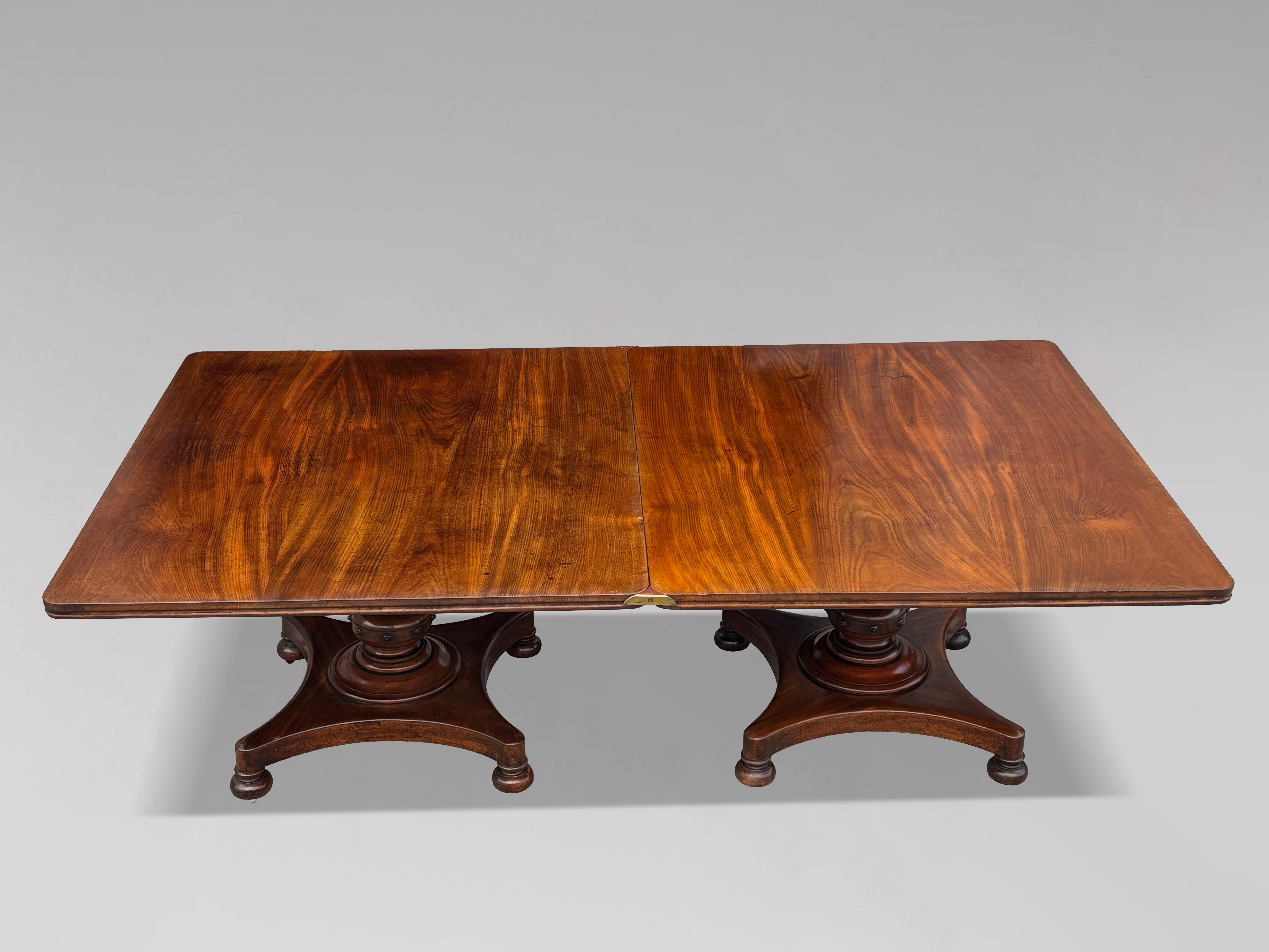 Rara e Impresionante Mesa de Comedor de Caoba de la Época de Guillermo IV del Siglo XIX en venta 15